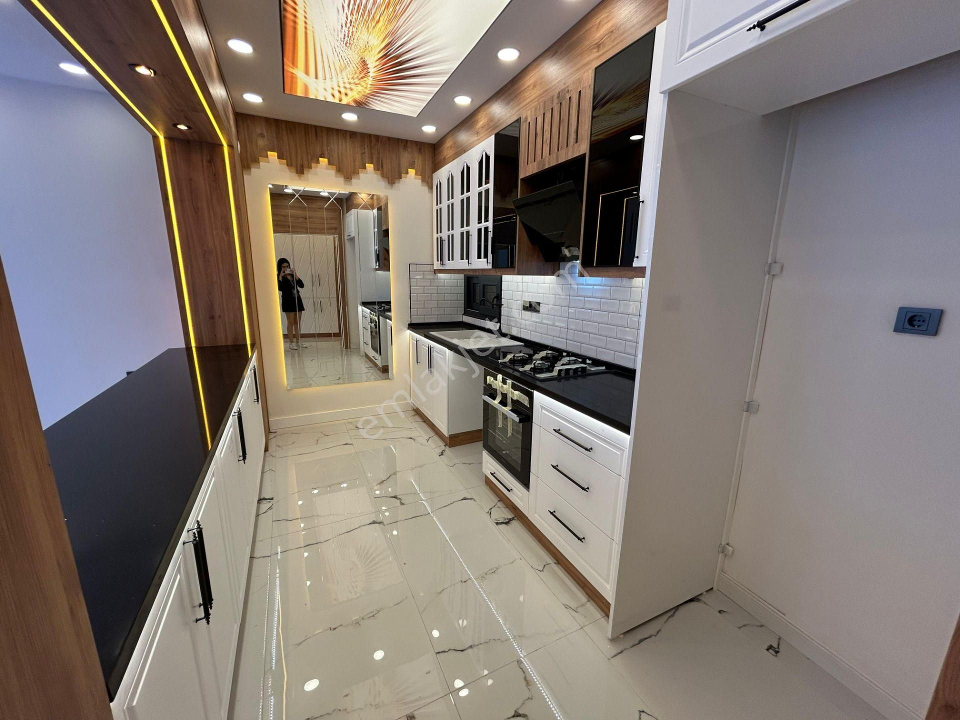 Poligon Metro Yakını 3+1 Tadilatlı Ebeveyn Banyolu Bahçeli Daire - Görsel 11