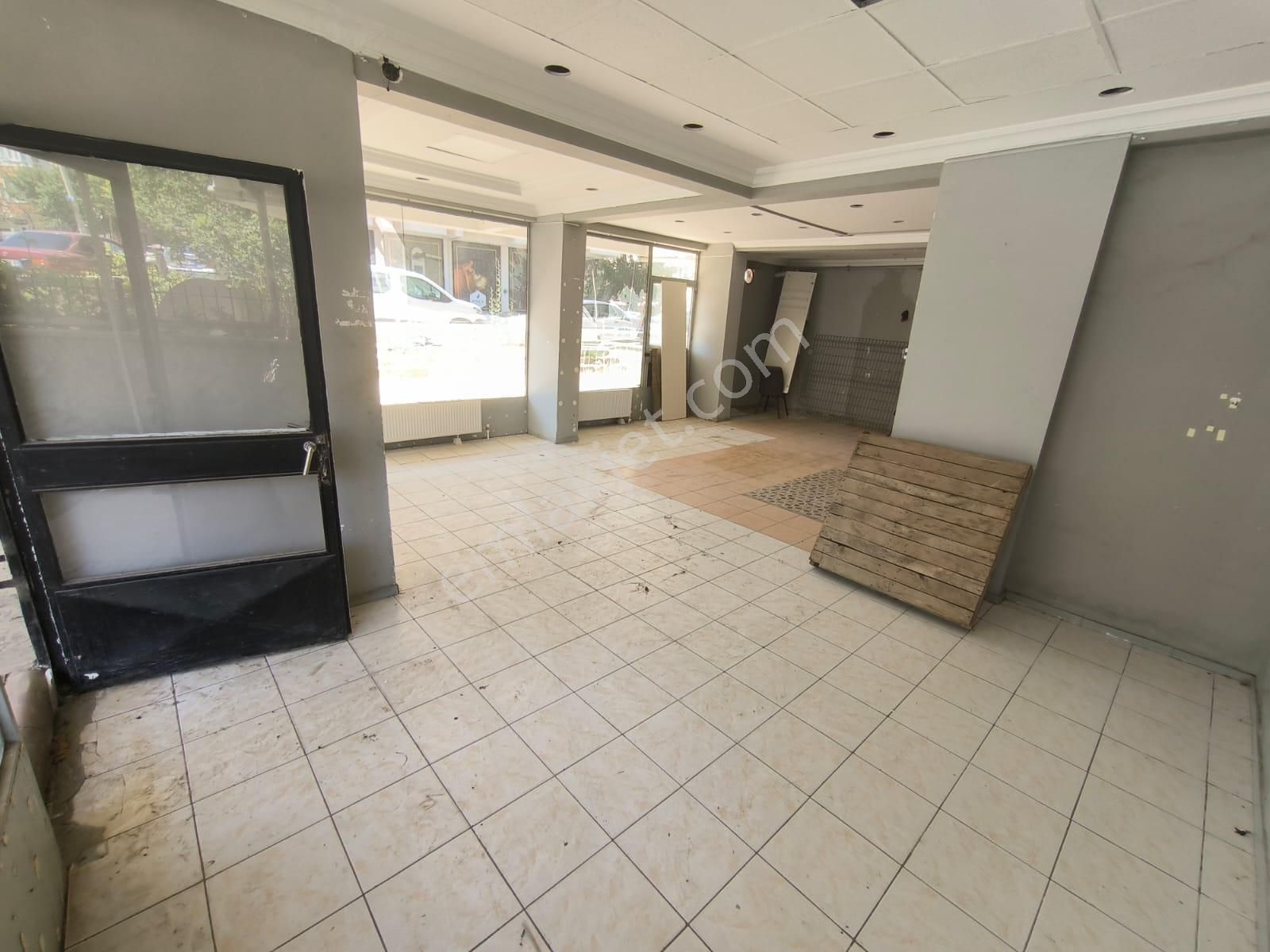 Çelik Emlak'tan Mareşal Ç. Mh. Cadde Üzeri 75m2 Wc'li Bahçeli Kiralık Dükkan
