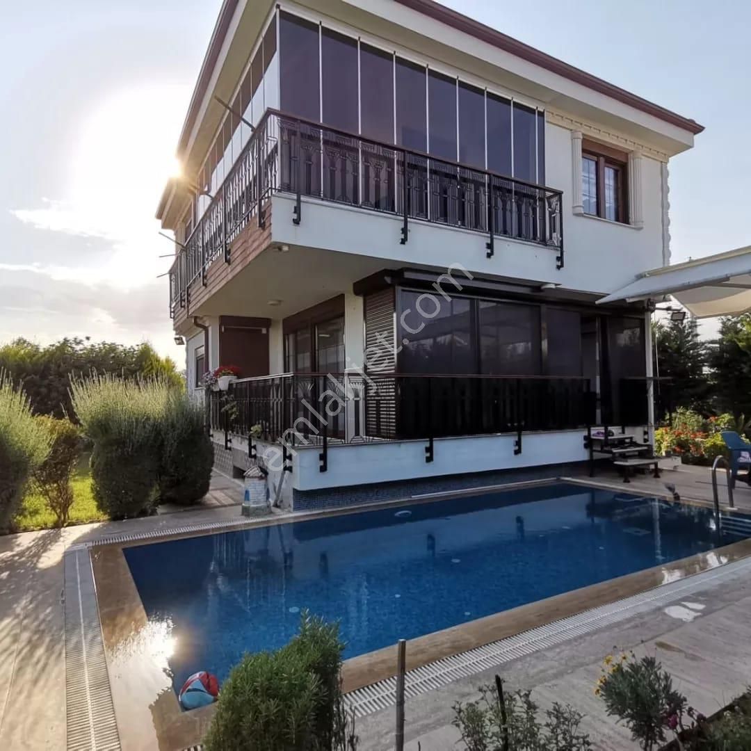Kepez Kirişçilerde Mustakil Ful Eşyalı Satılık Havuzlu Villa