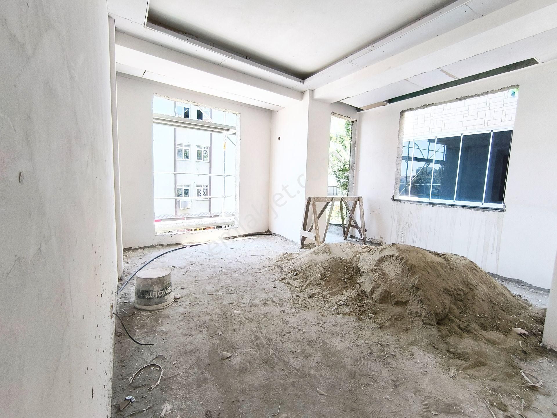 E5 Metro Yakını Çobançeşme Mh 2+1 Sıfır Lüxs Daire
