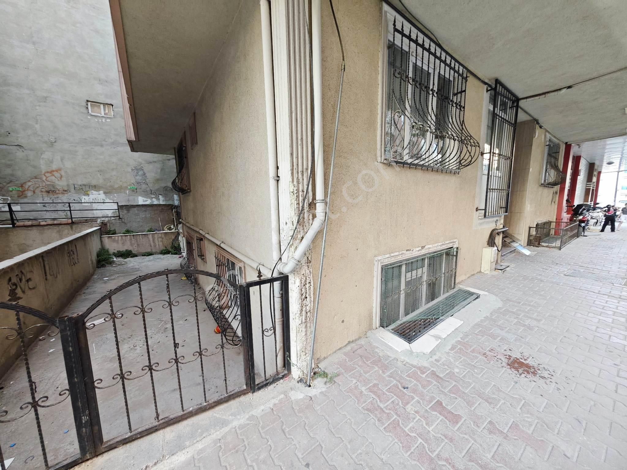 Yenibosna Bilali Habeş Camii Yakını 1+1 Bekar Memura Bahçeli Daire