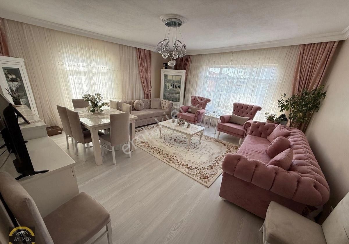 Çankaya Kırkkkonaklar'da Ara Katta Satılık 3+1 Yapılı Daire