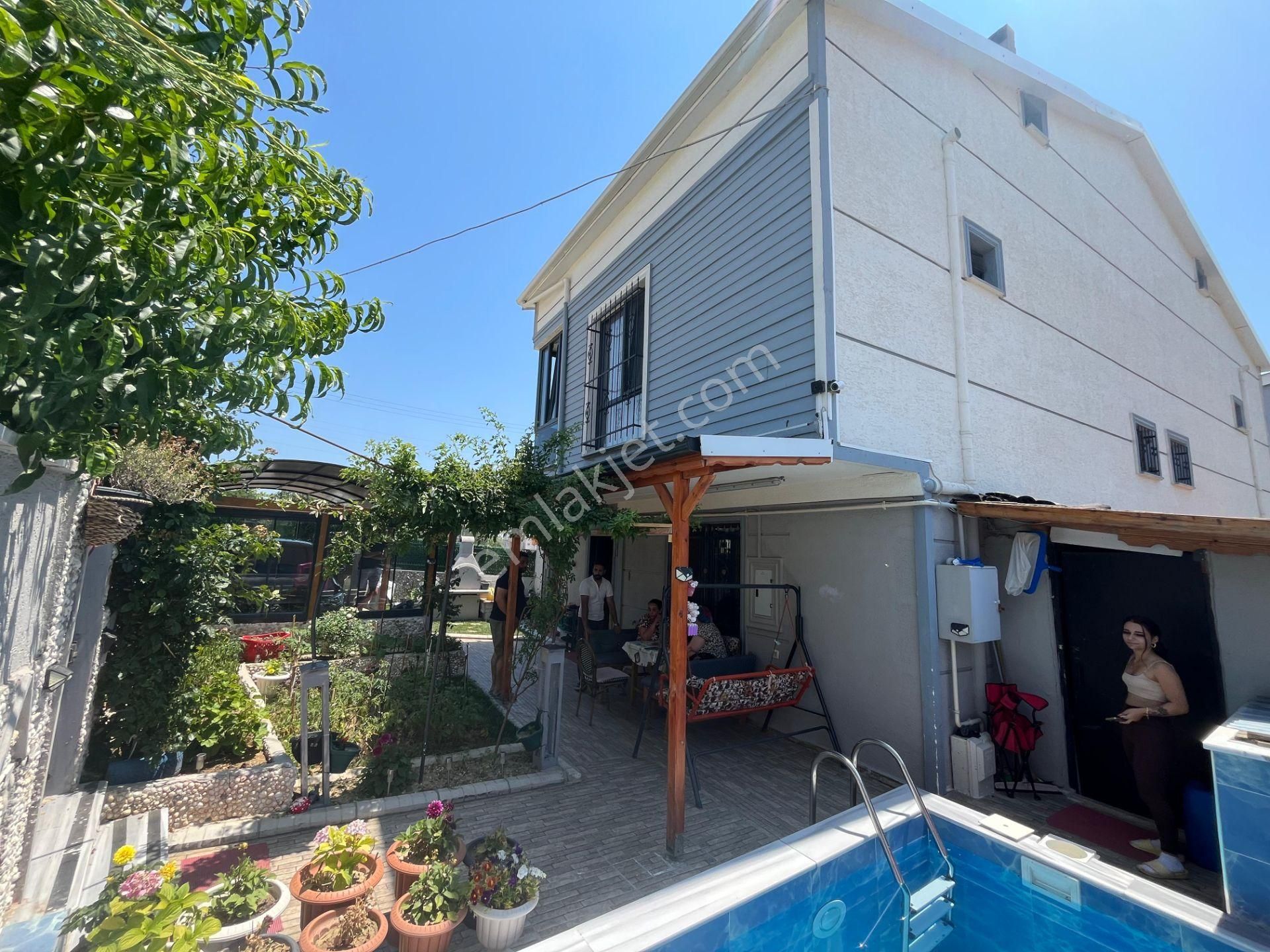 Ata Gayrimenkul'den Kış Bahçeli Havuzlu 3+1 Satılık Lüks Villa - Görsel 9