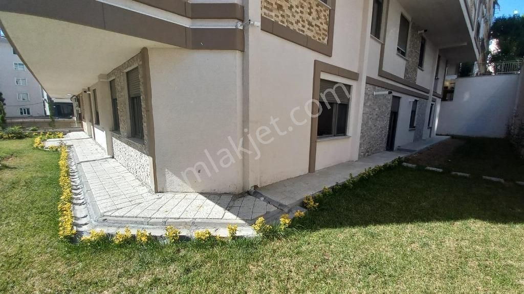 Kaçmaz'dan Küçükyalı'da Ön Cephe Müstakil Bahçeli Sıfır 2+1