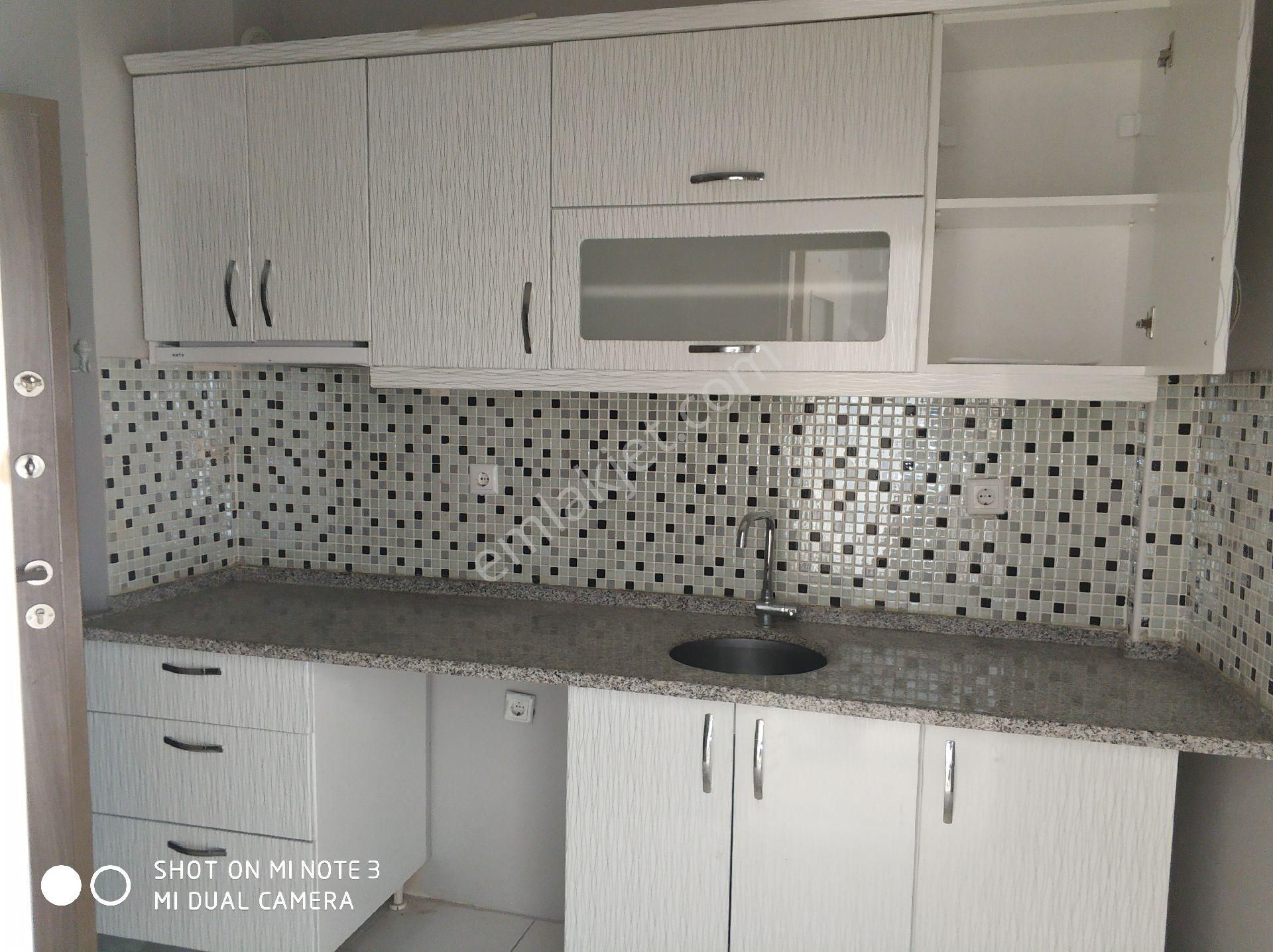 Kumlubel'de Kiralık Depozitsuz, Aidatsız Asasörlü Balkonlu Güney Cephe Bakımlı 1+0 Daire