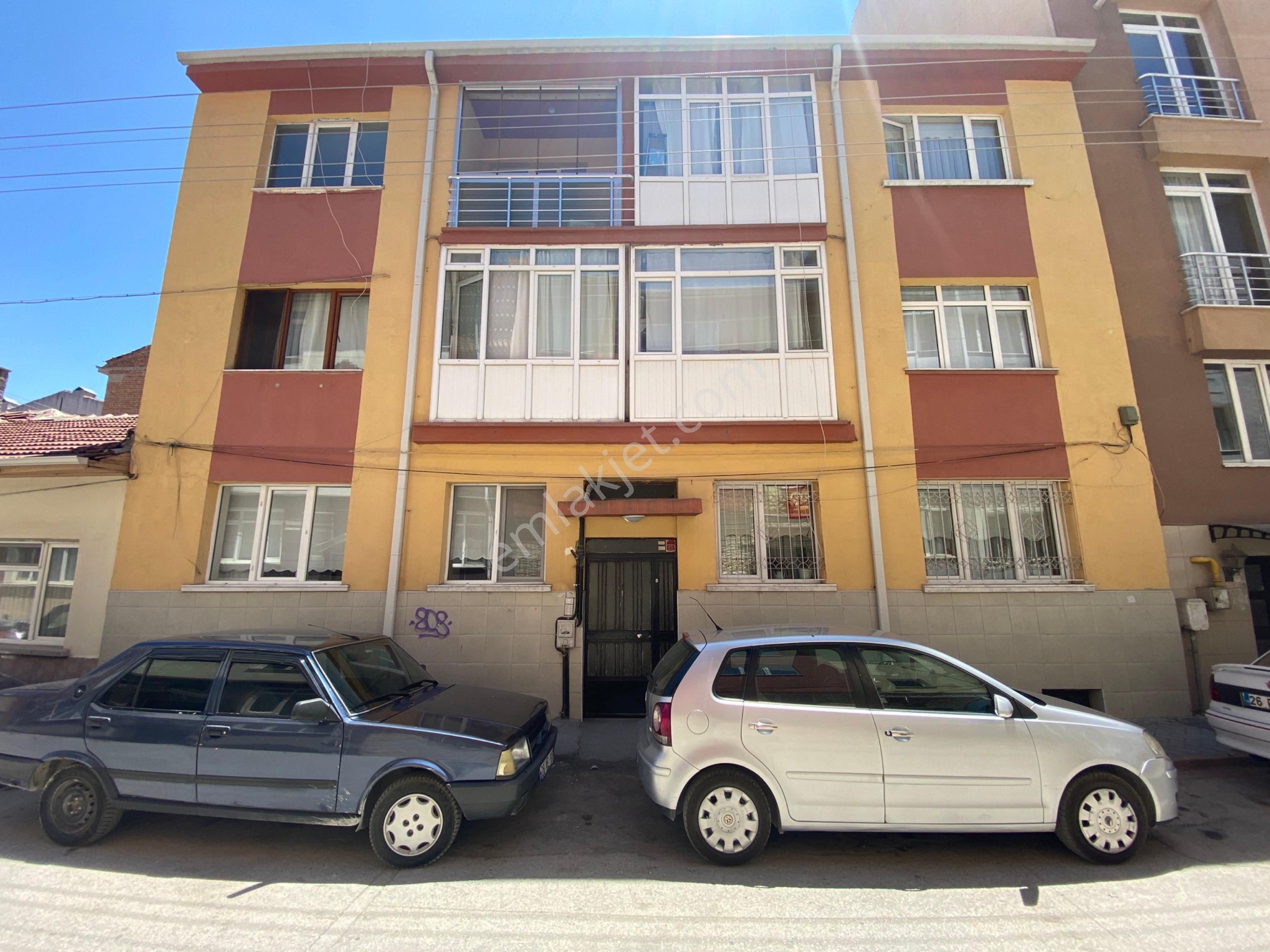Pera'dan Cumhuriye Müderris Sk. 3+1 Satılık Geniş Fırsat Daire