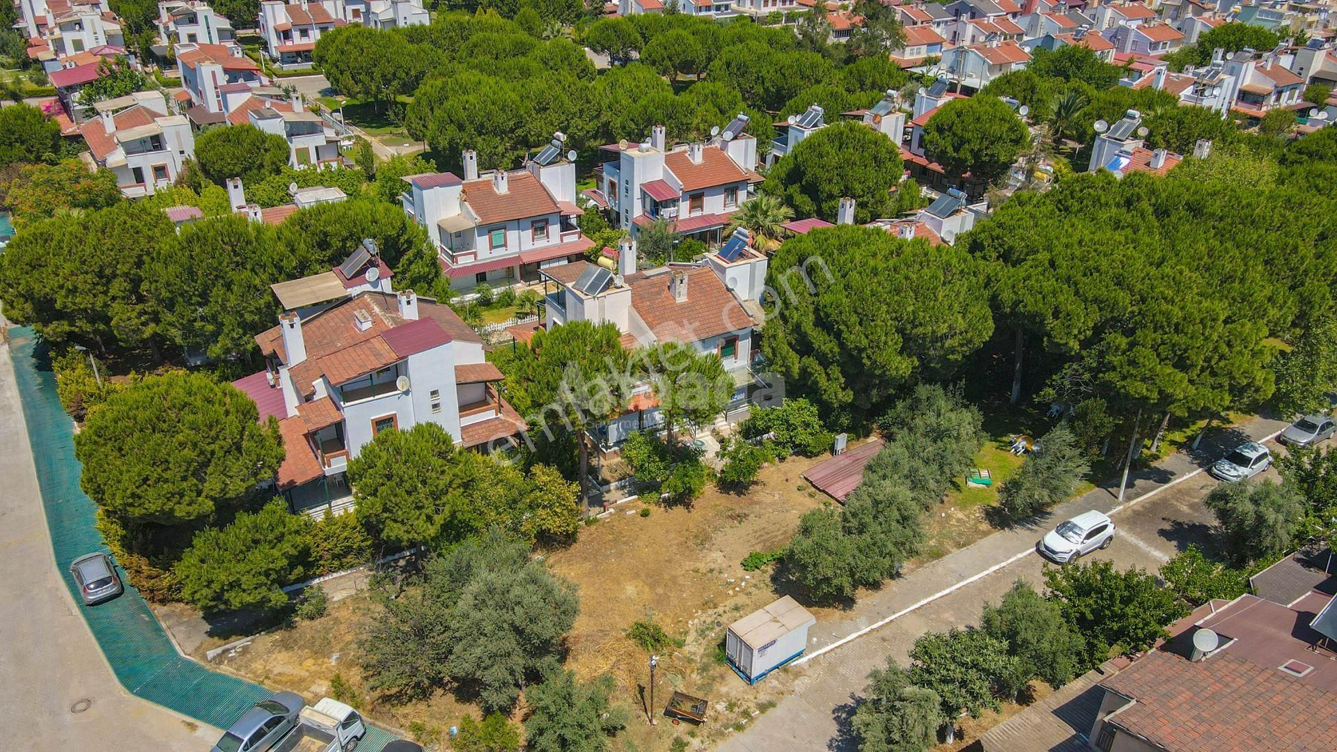 Kuşadası Sahili Anı Sitesi'nde Satılık Yazlık