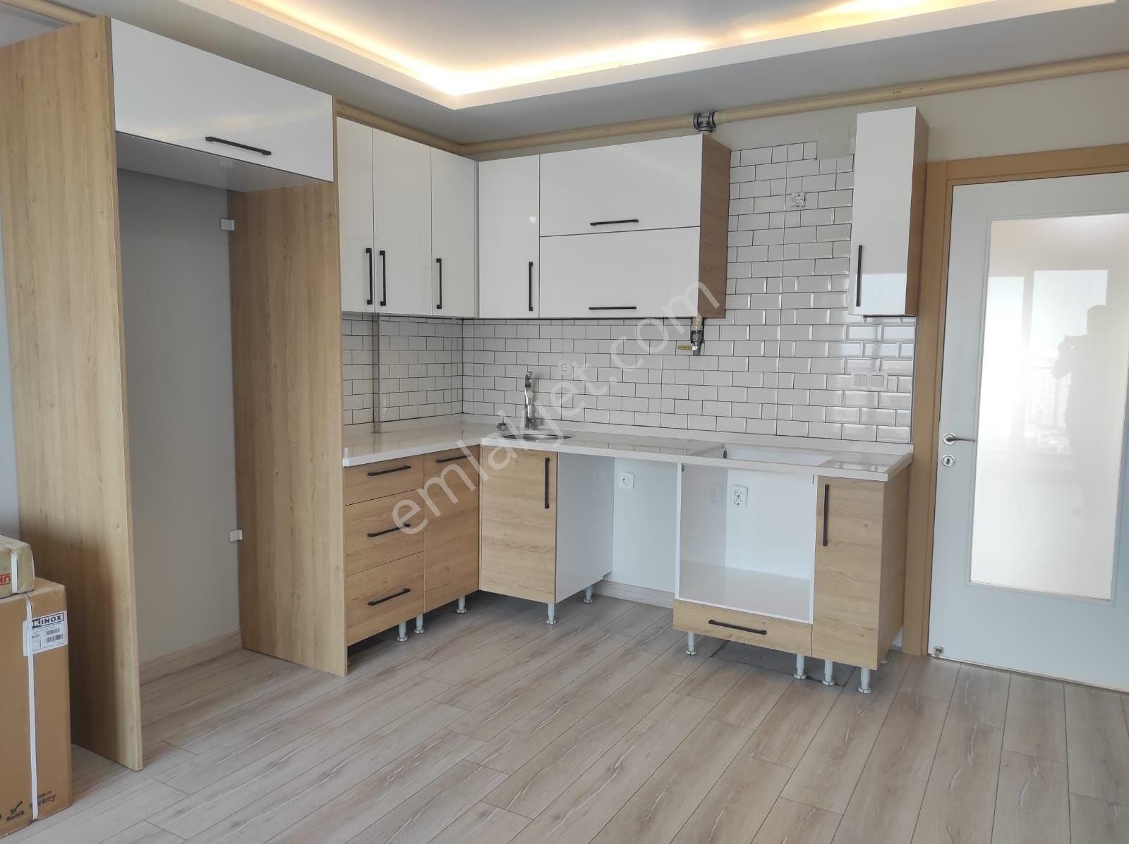 Tellidere Mahallesinde Site İçerisinde 2+1 Açık Mutfak Kiralık Daire