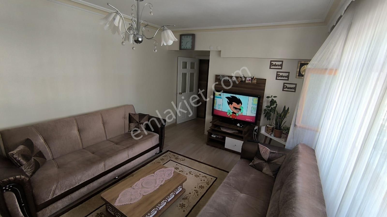 Yılmaz Gayrimenkulden Ebeveyn Banyolu 3+1 Y.giriş Kat Konumunda Fırsat Daire