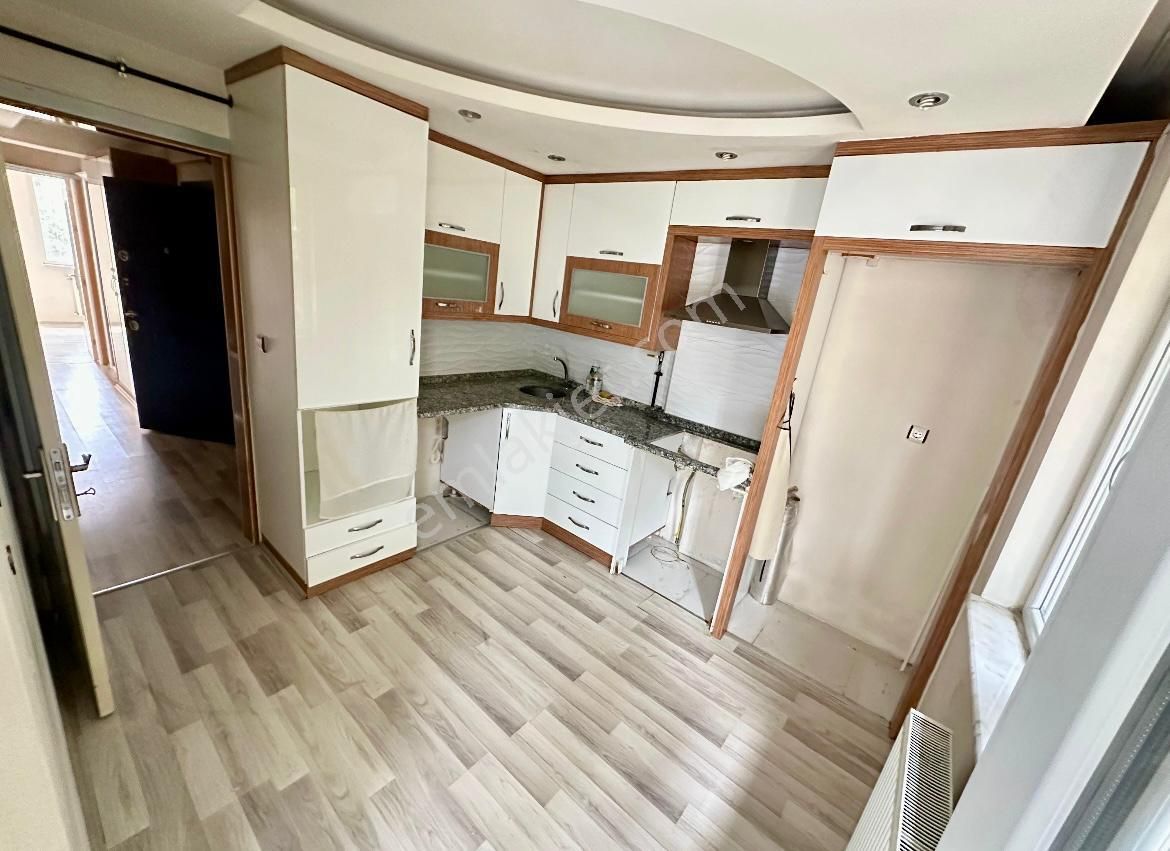 Denizli Merkez Bağbaşında 2+1 8 Yıllık Yüksek Giriş Acill Satılık Daire