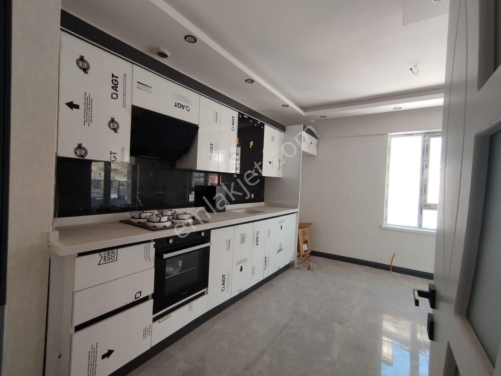 Keçiören Karakaya Mah Cadde Yakını 3+1 Sıfır Üst Kat Teras Balkonlu