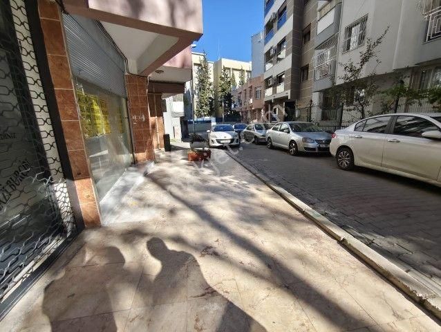 Karabağlar Esenlik Mahallesinde Tadilatlı Satılık Dükkan