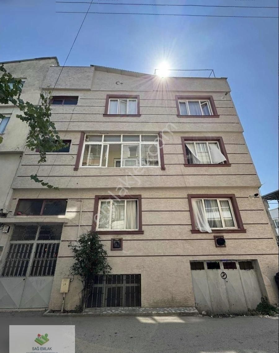 Bağlarbaşında Satılık 3 Katlı Bina Yapı Kayıt Belgeli