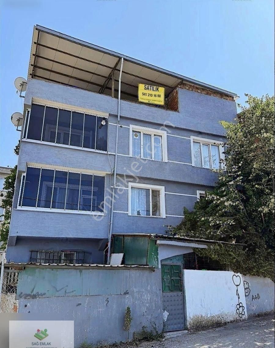 Hamitlerde Satılık 3 Katlı Bina
