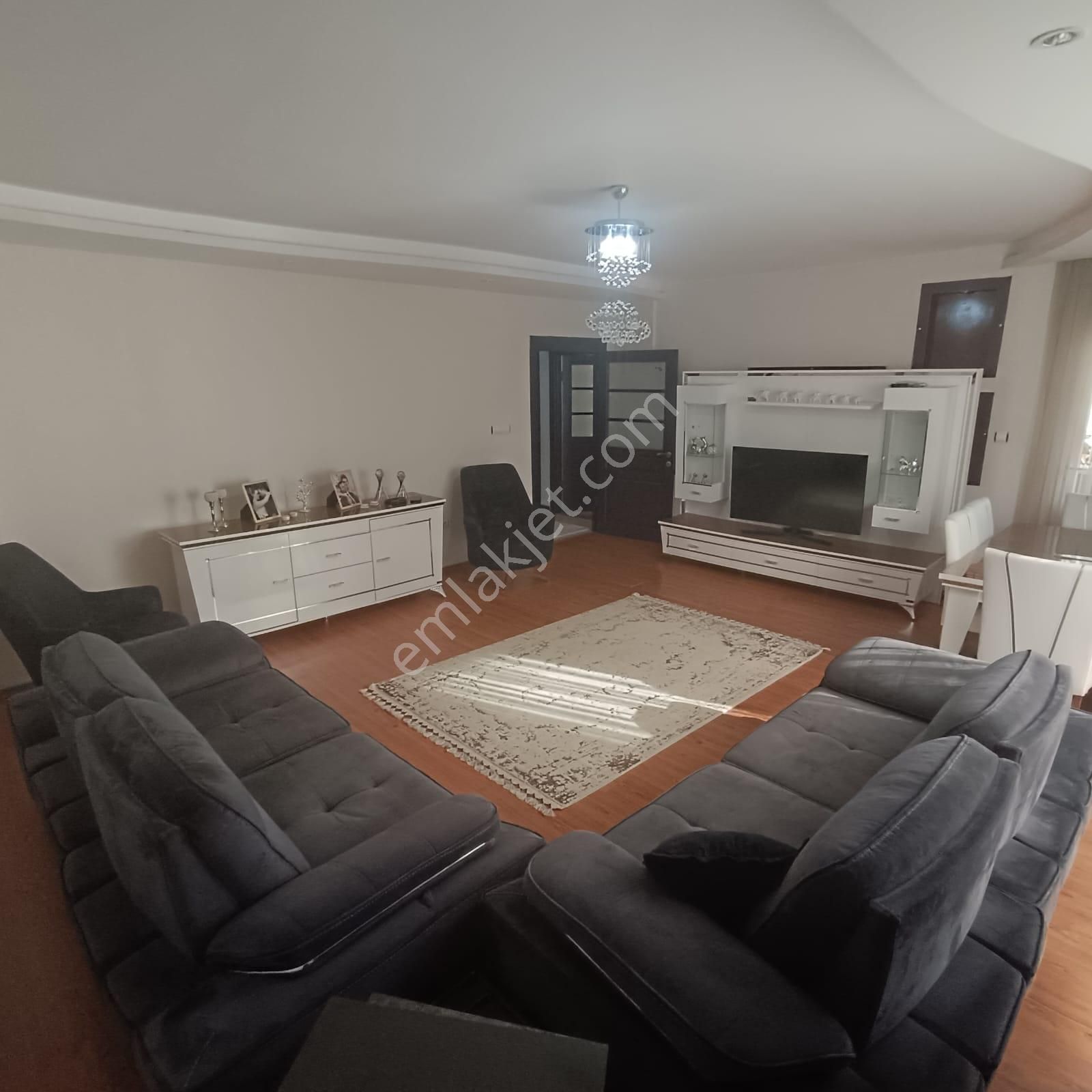 Ergünden Hürriyette Geniş Ferah Merkezi Konumda Dgazlı 3+1 Daire