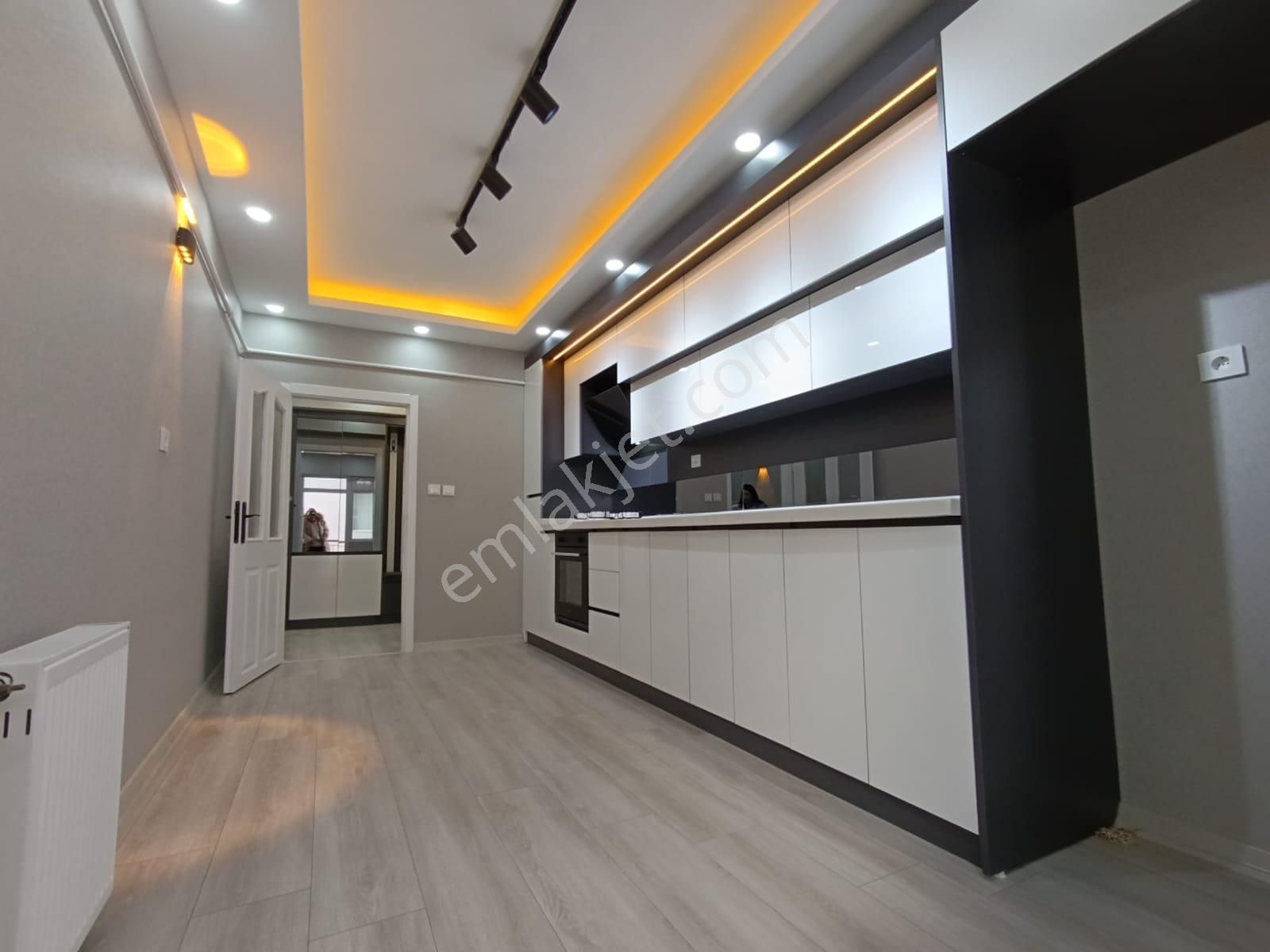 Sincan Mareşal Ç Mah Salon Bağımsız Asansörlü Ful Yapılı 3+1 Daire