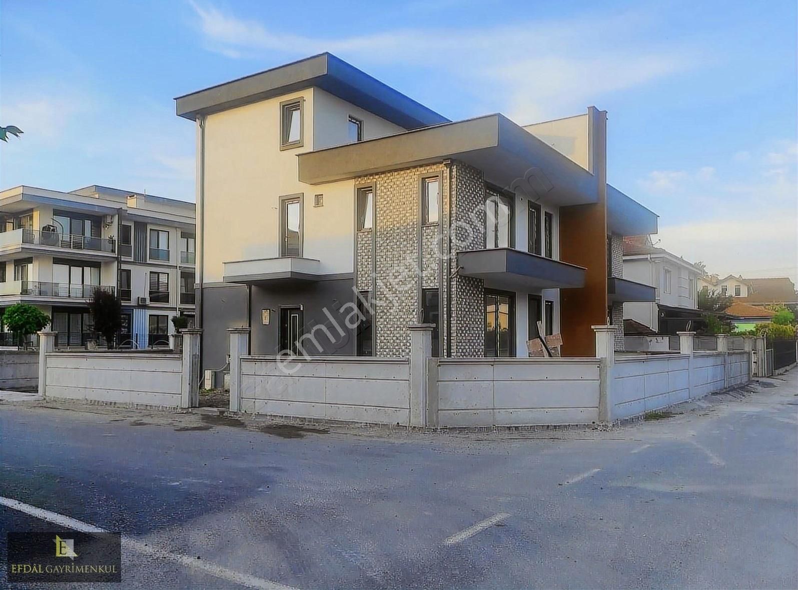 Serdivan Yazlıkda Müstakil Girişli İkiz Villamız Satılıktır