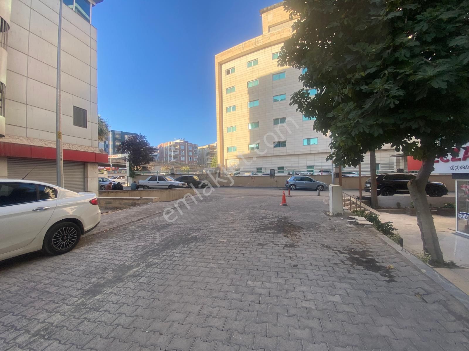 World İlkevim'den Sırrın (osm) Hastanesi Yanı Kiralık Dükkan