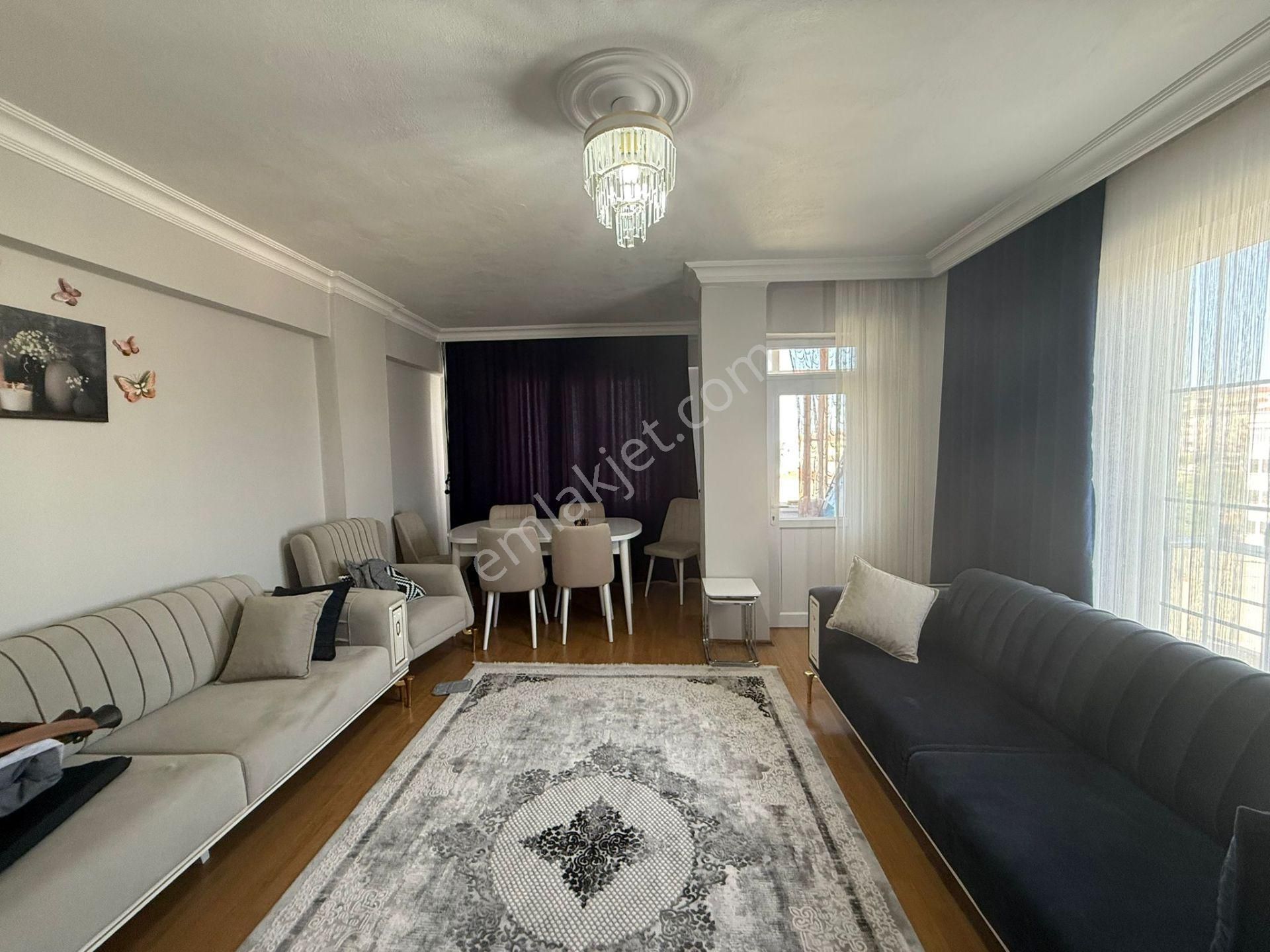 Akyüz Gayrimenkul Den; Merkezı Konumda Iskanlı Kombılı Satılık 3+1 Daire
