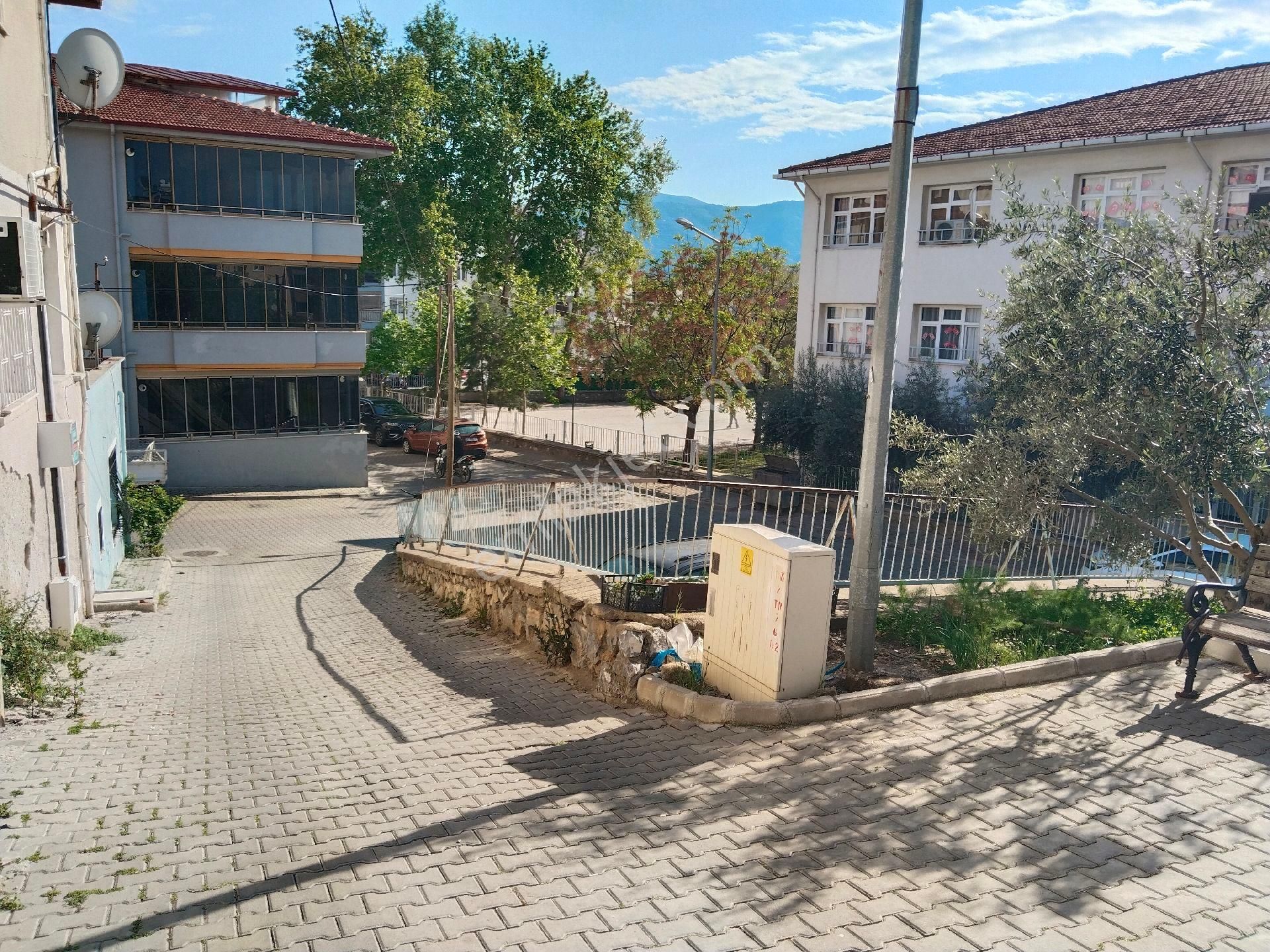 İzmir Selçukta 2+1 1+0 Birbirinden Bağımsız İki Daire Birden Aynı Fiyata