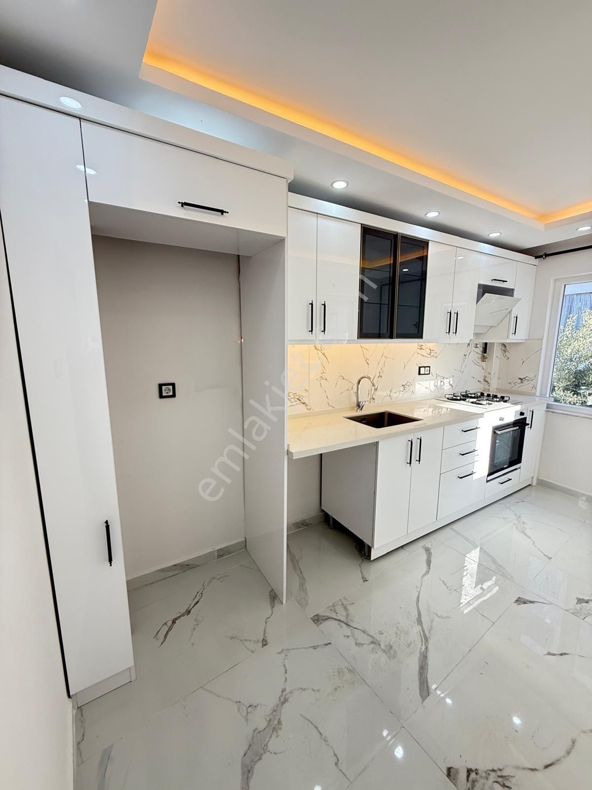 Tevfikiye Mahallesi Kirazlık’ta 3+1 Asansörlü 1.balkon Satılık Daire!!