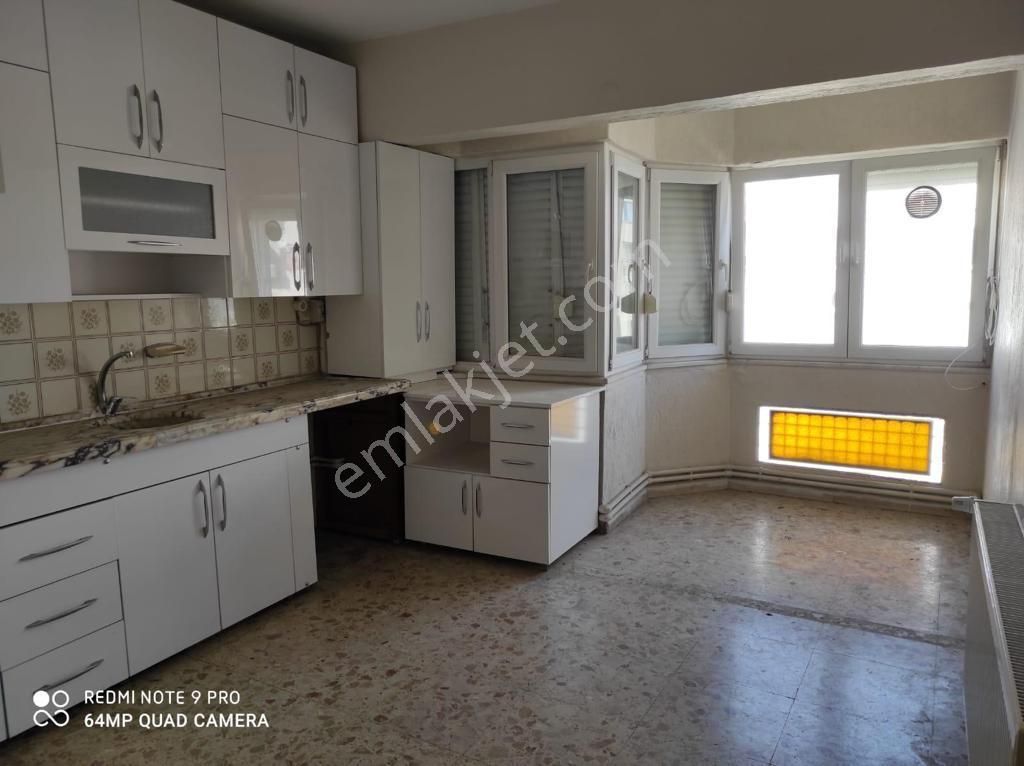 Ordu Caddesinde Doğalgazlı Satılık 3+1 Daire....