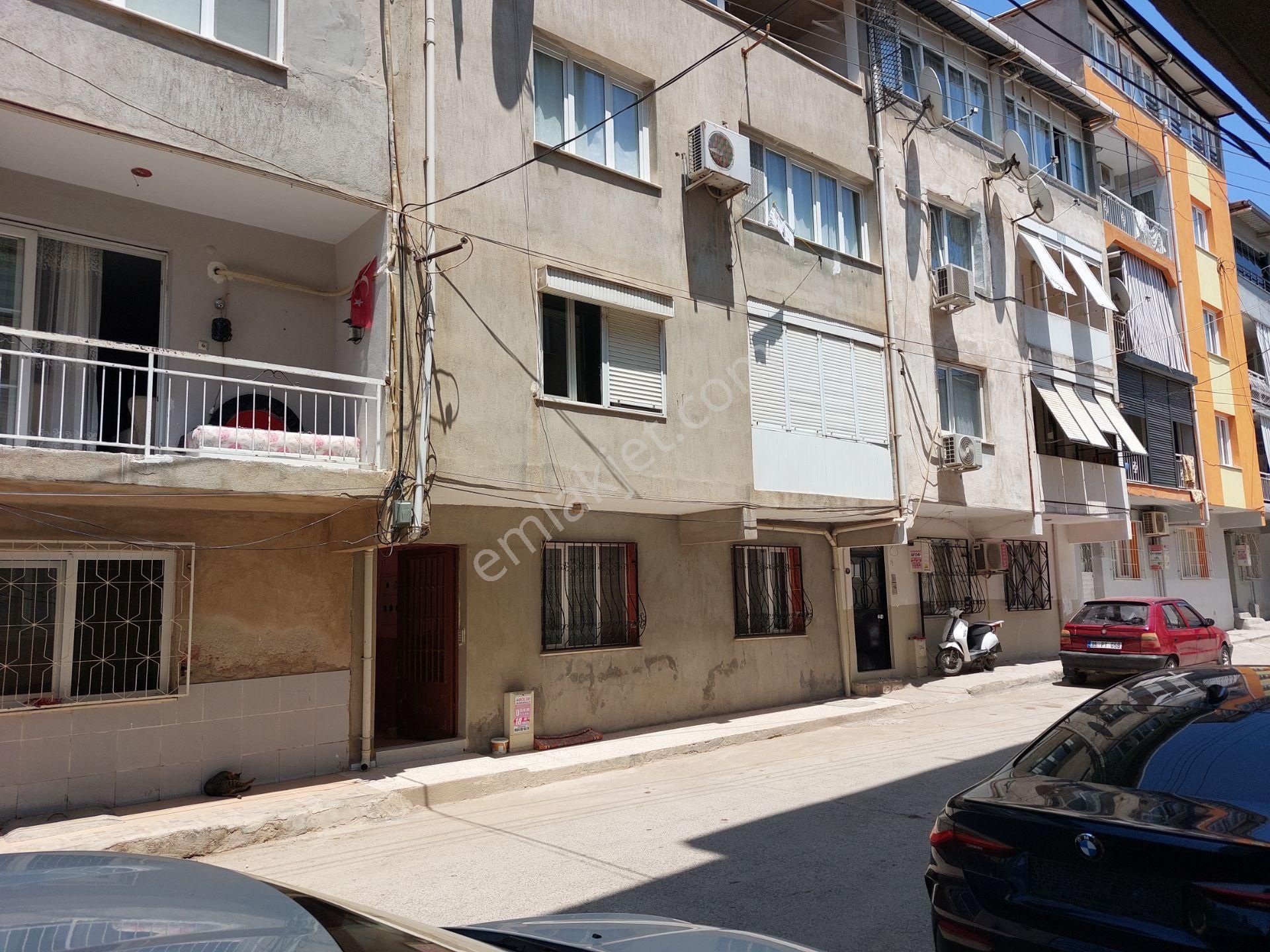 Yıldız Mah.5m Migros Arkası Arakat K.mutfak 90m2 2+1 Daire