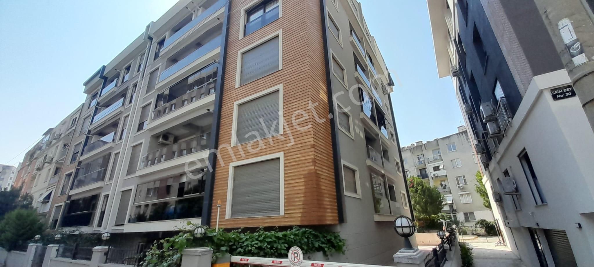 Karşıyaka Bahçelievler'de 3+1 Köşe 140m2 Zemin Üstü 1.kat 5 Yaşında Daire