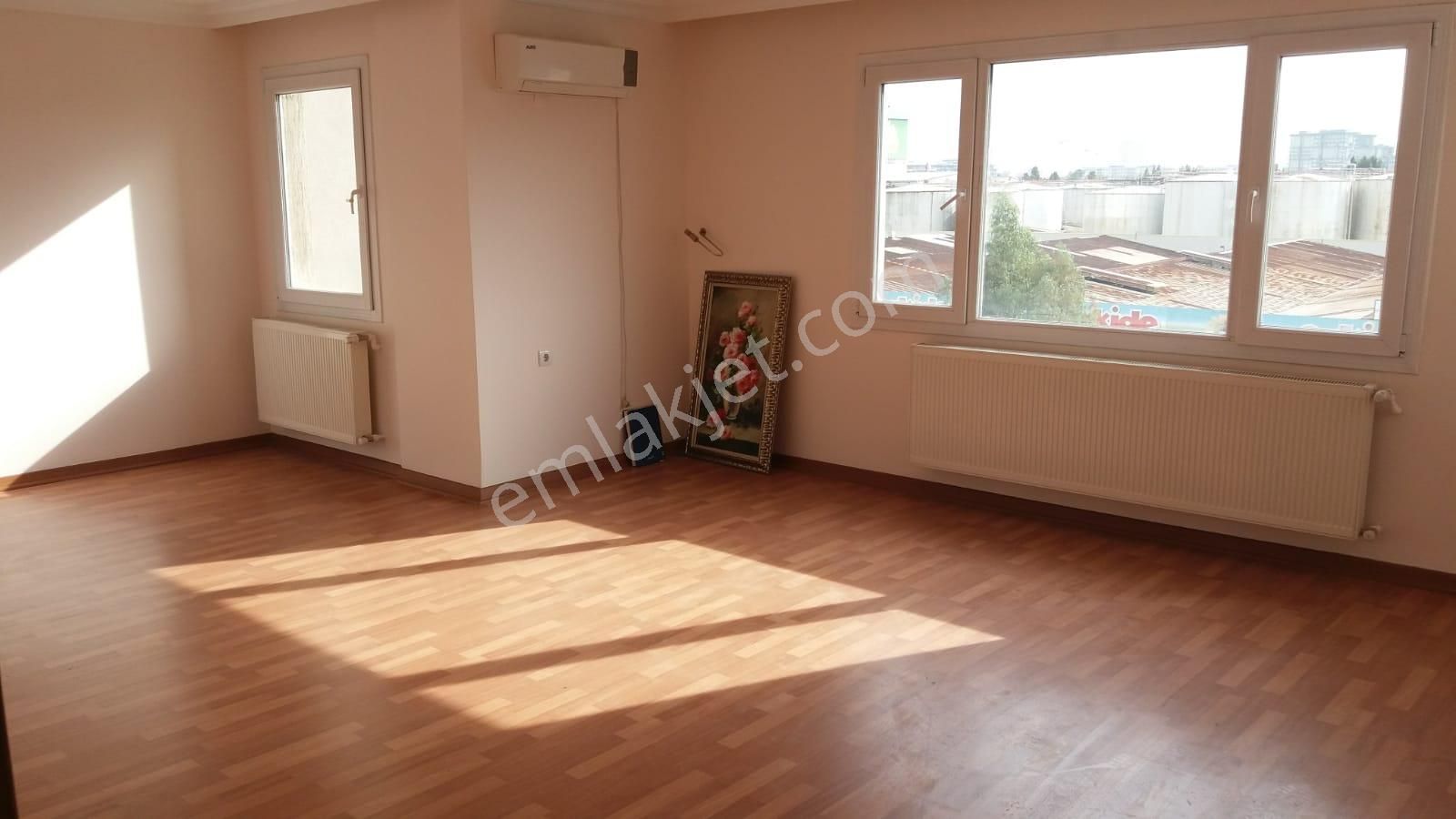 Bornova Ankara Caddesinde Tadilatlı Geniş 3+1 Satılık Daire