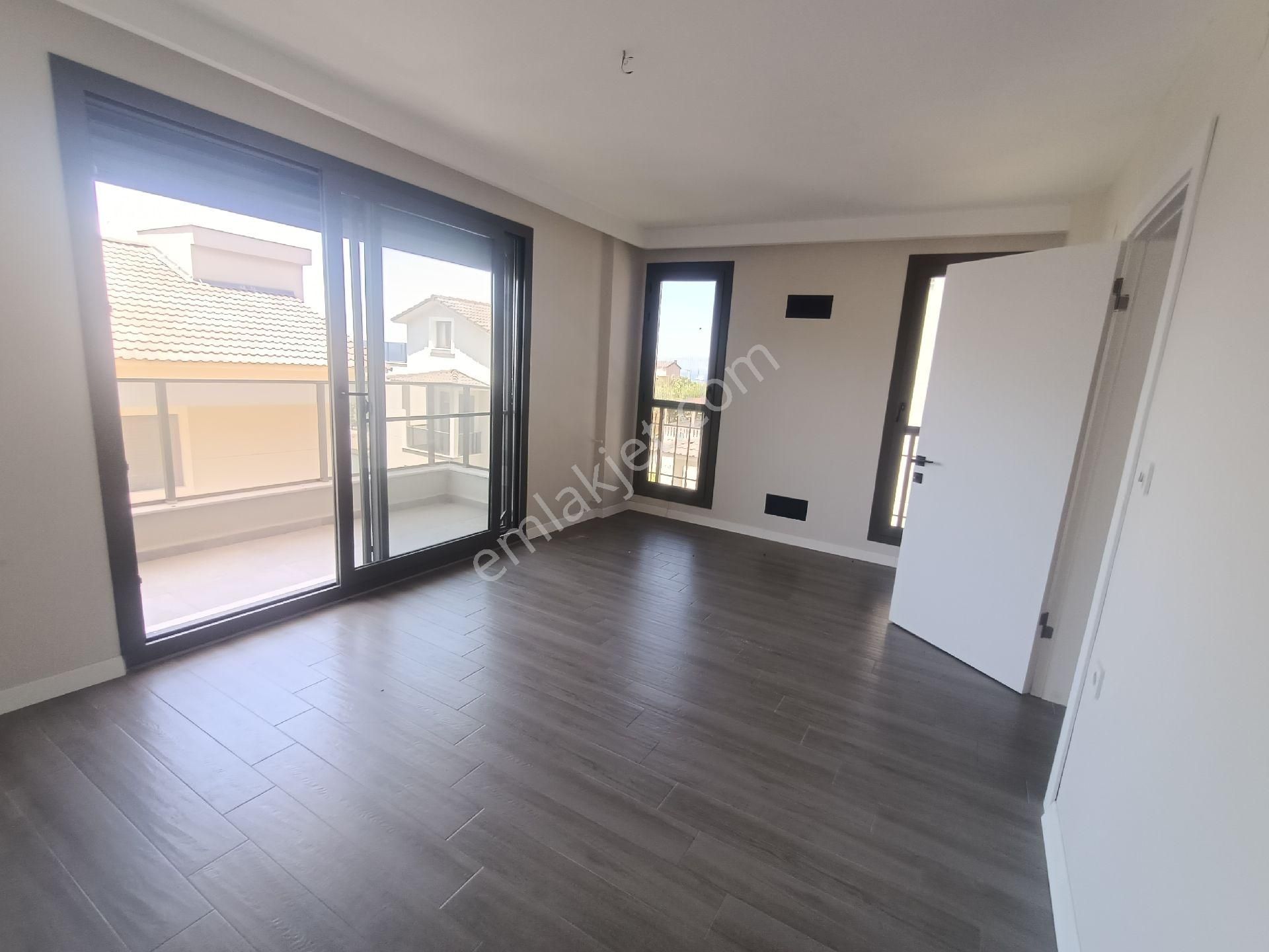 Dikili Bademli Yolu Üzerinde Kırgöz Villalarında Satılık Tripleks 3+1 Villa - Görsel 11