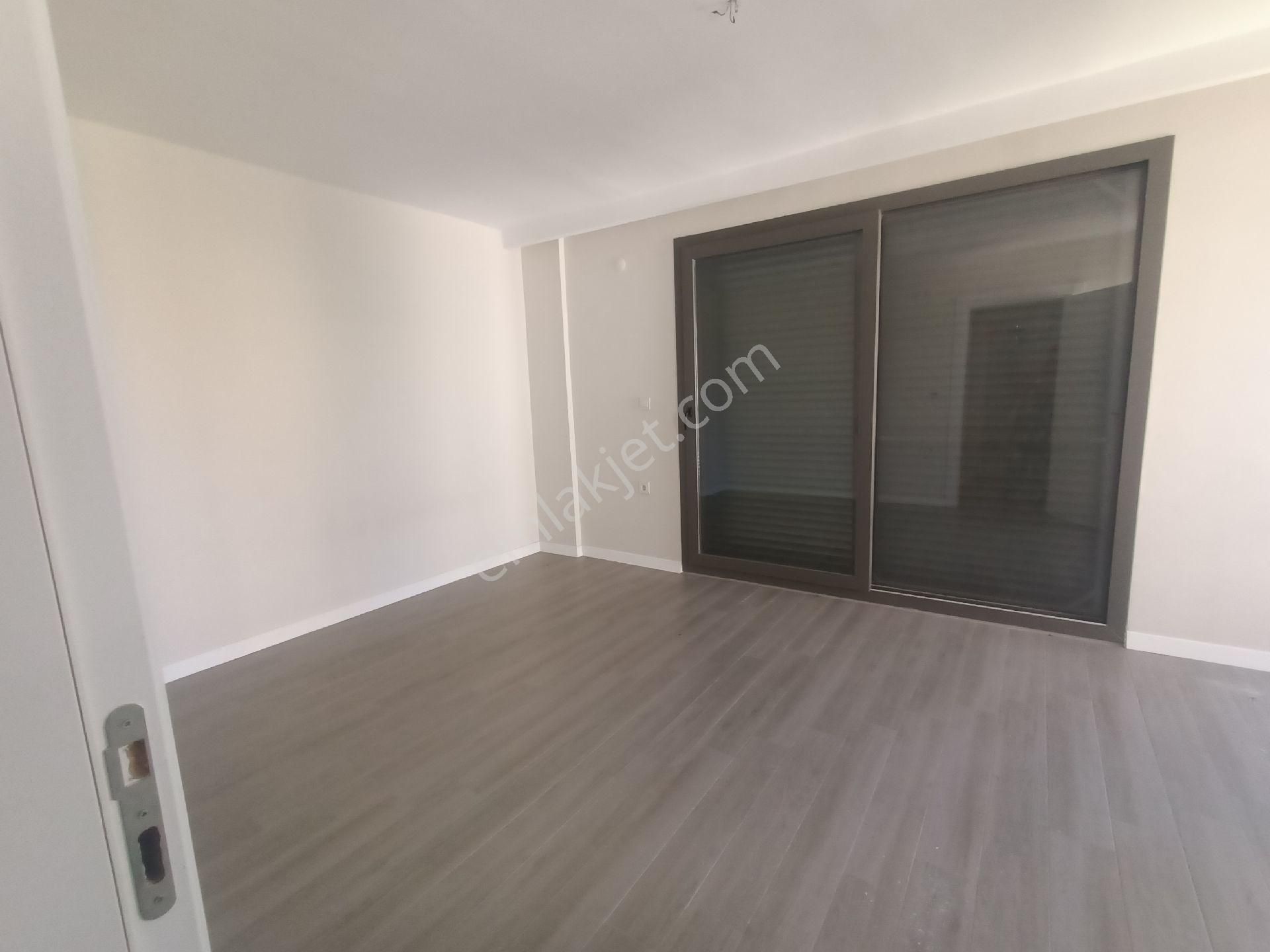 Dikili Bademli Yolu Üzerinde Kırgöz Villalarında Satılık Tripleks 3+1 Villa - Görsel 5