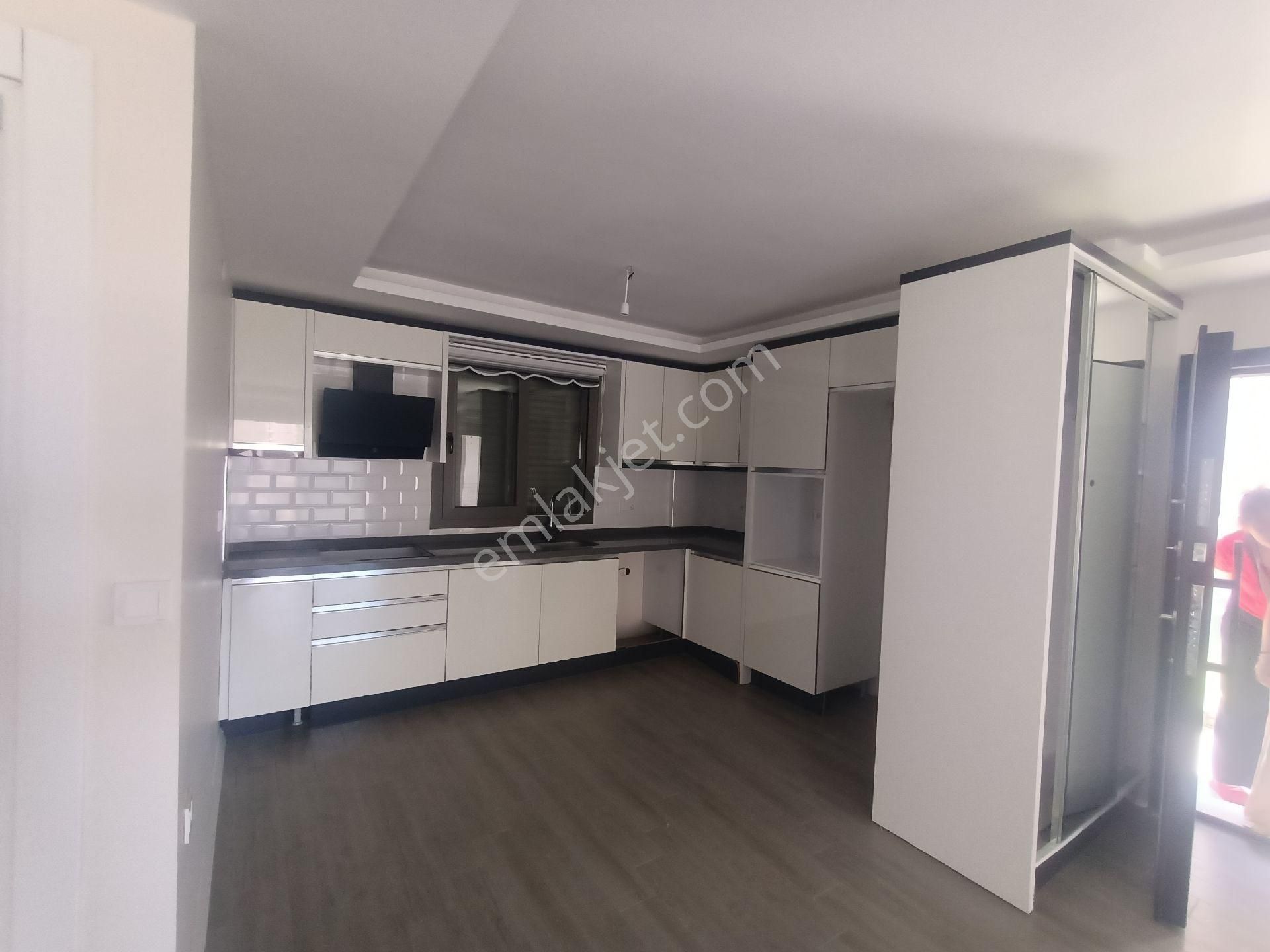 Dikili Bademli Yolu Üzerinde Kırgöz Villalarında Satılık Tripleks 3+1 Villa - Görsel 2