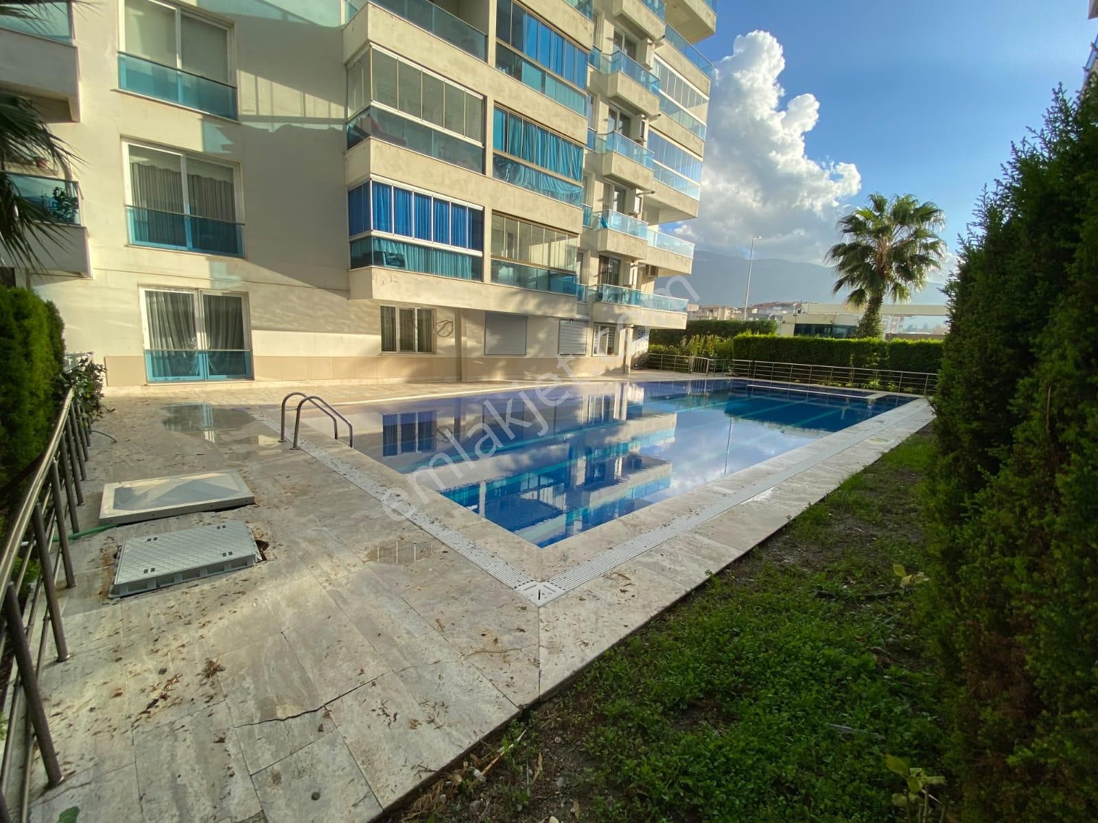 🏡cumhiriyet Mahallesi 🏡 ✅3+1 120 M2 11 Katlınım Zemin Katı ❇️kombi Petekli
