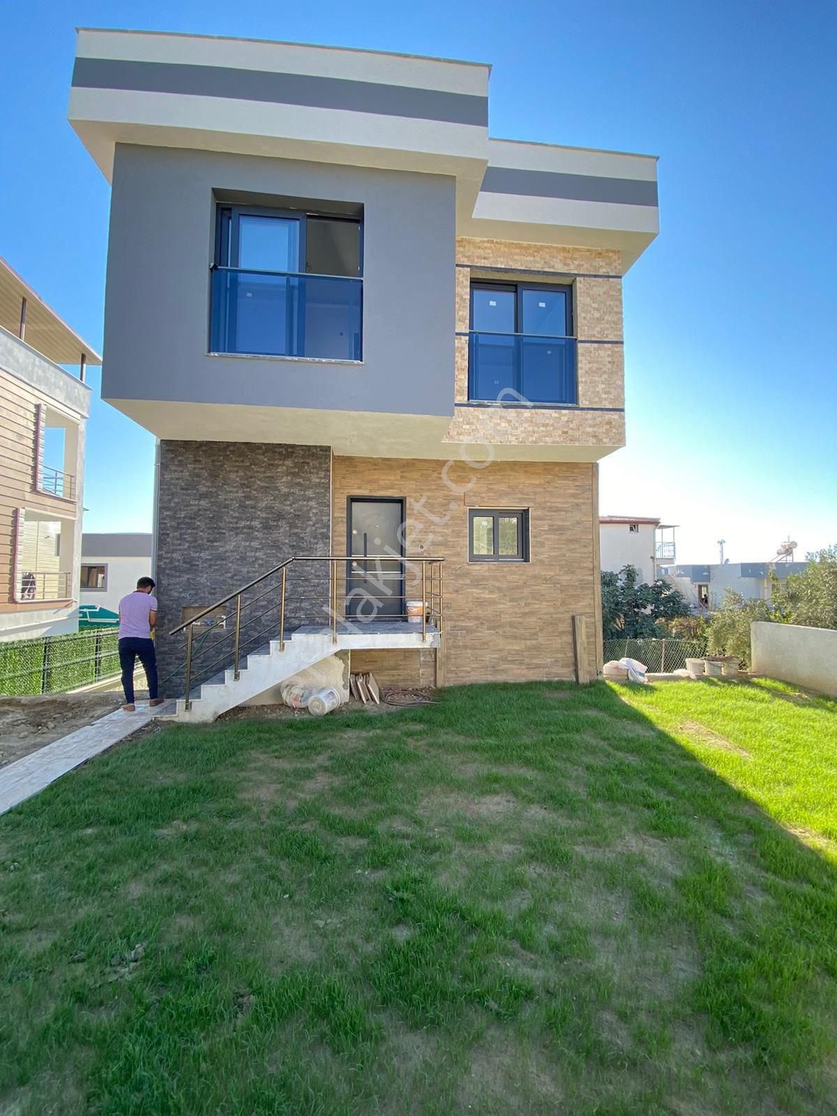 289m2 Arsa İçinde Deniz Manzaralı Özel Havuzlu Villa