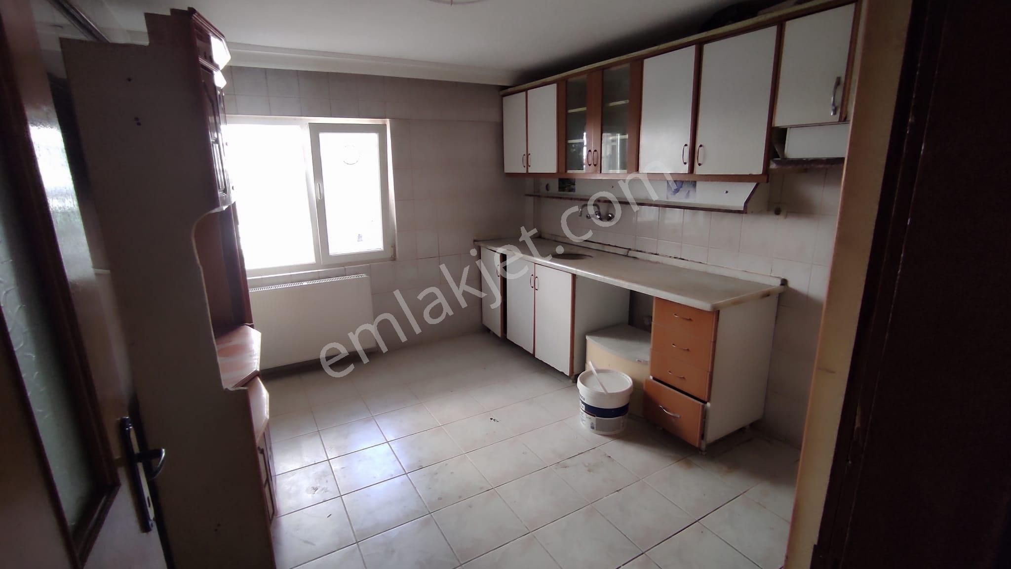 Kiralık Osmangazi Mah Ulaşıma Okula Marketlere Hastanelere Yakın 3+1 Daire