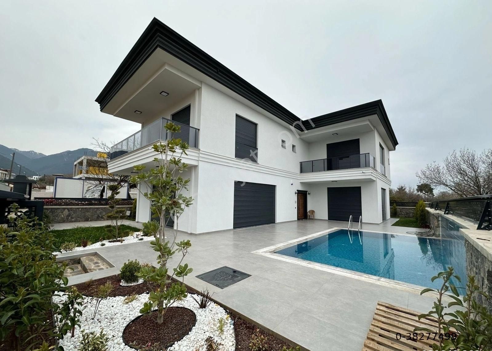 Başkarcıda Müstakil Şık 6,5+1 Havuzlu+akıllıev+panjur Villa