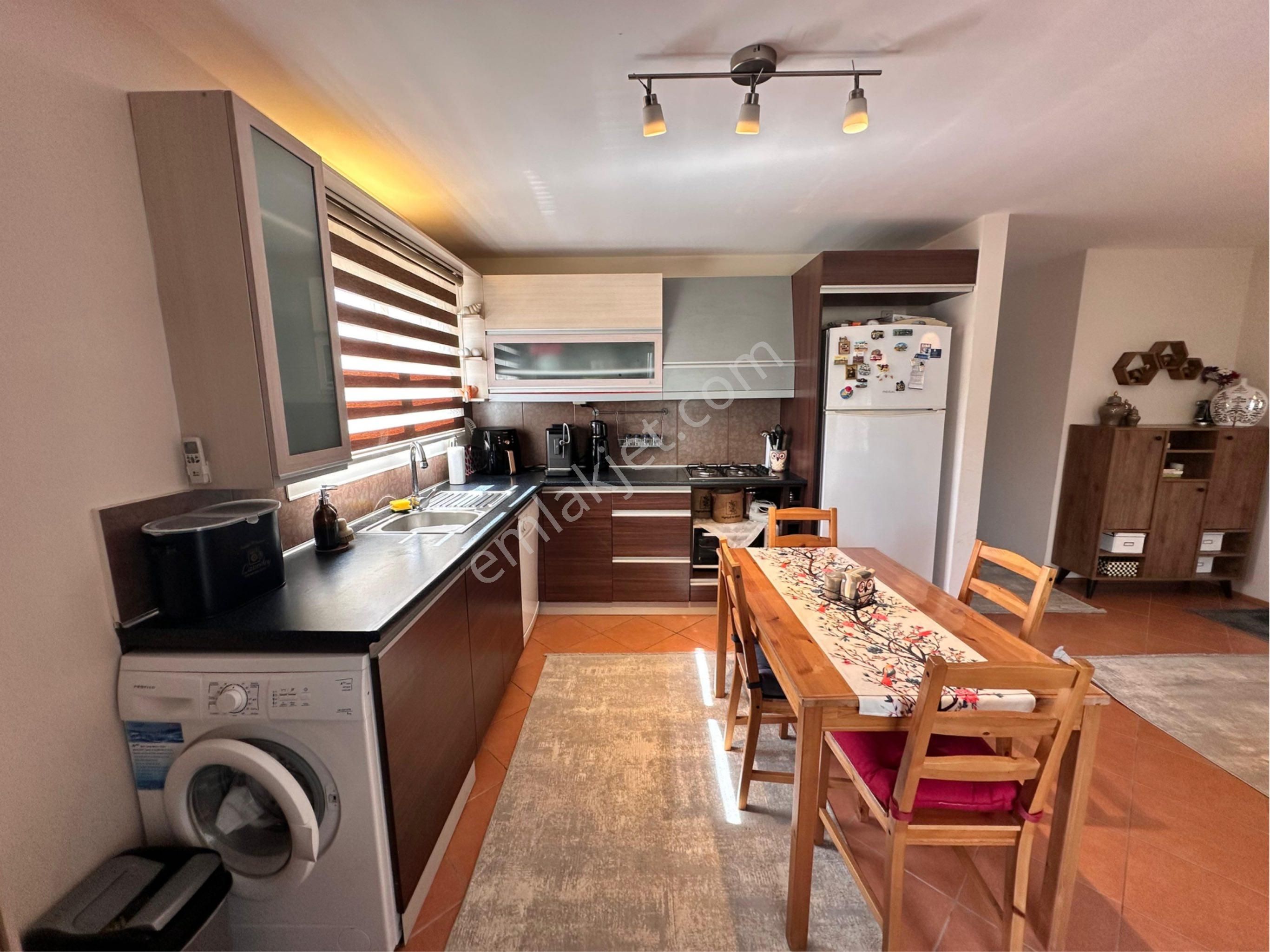 Kuşadası Ege Mah Satılık 2+1 Havuzlu Site İçerisinde Daire