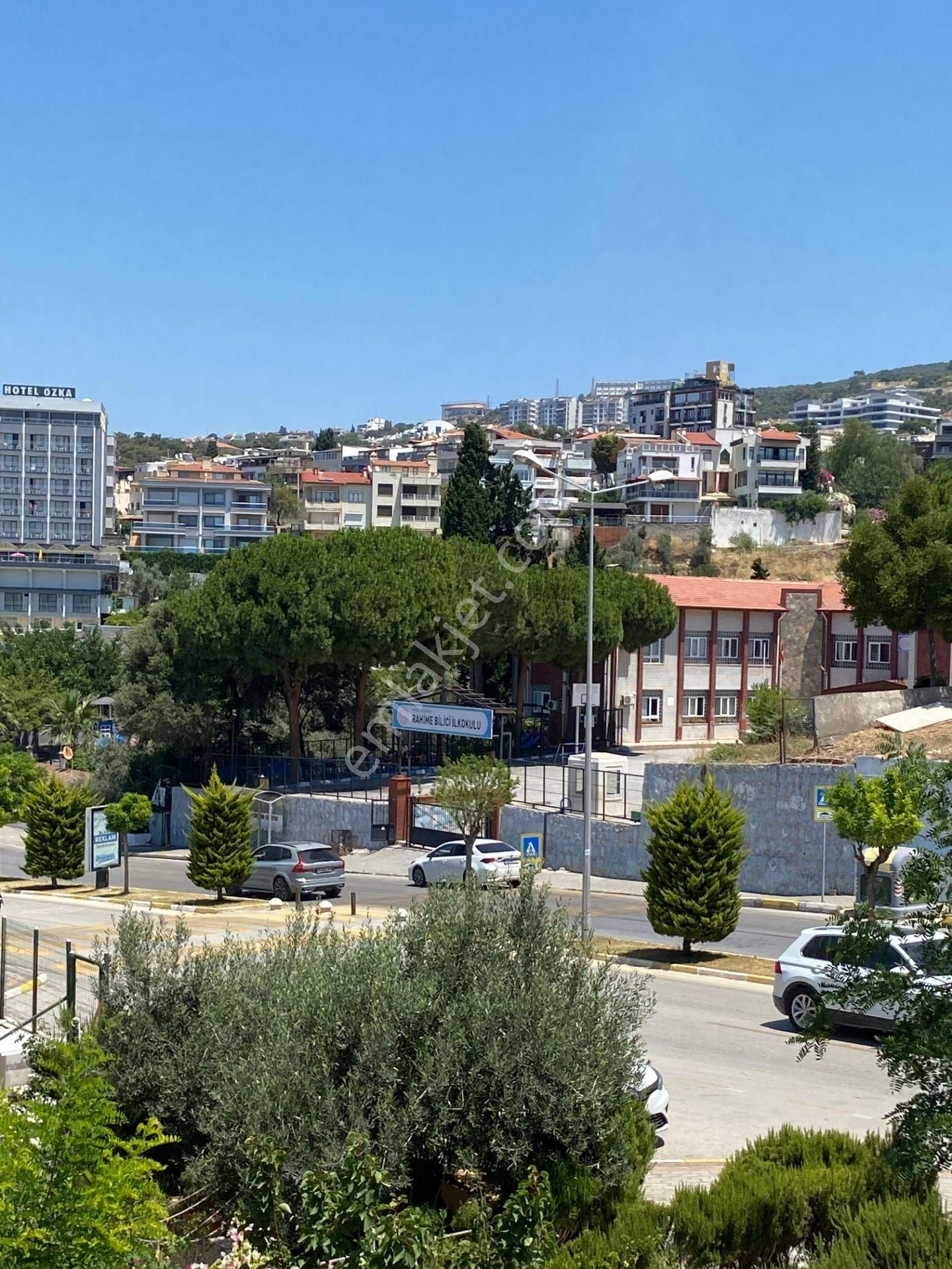 Kuşadası Marina Bölgesinde Satılık Eşyalı Daire (yatırıma Uygun Konum)