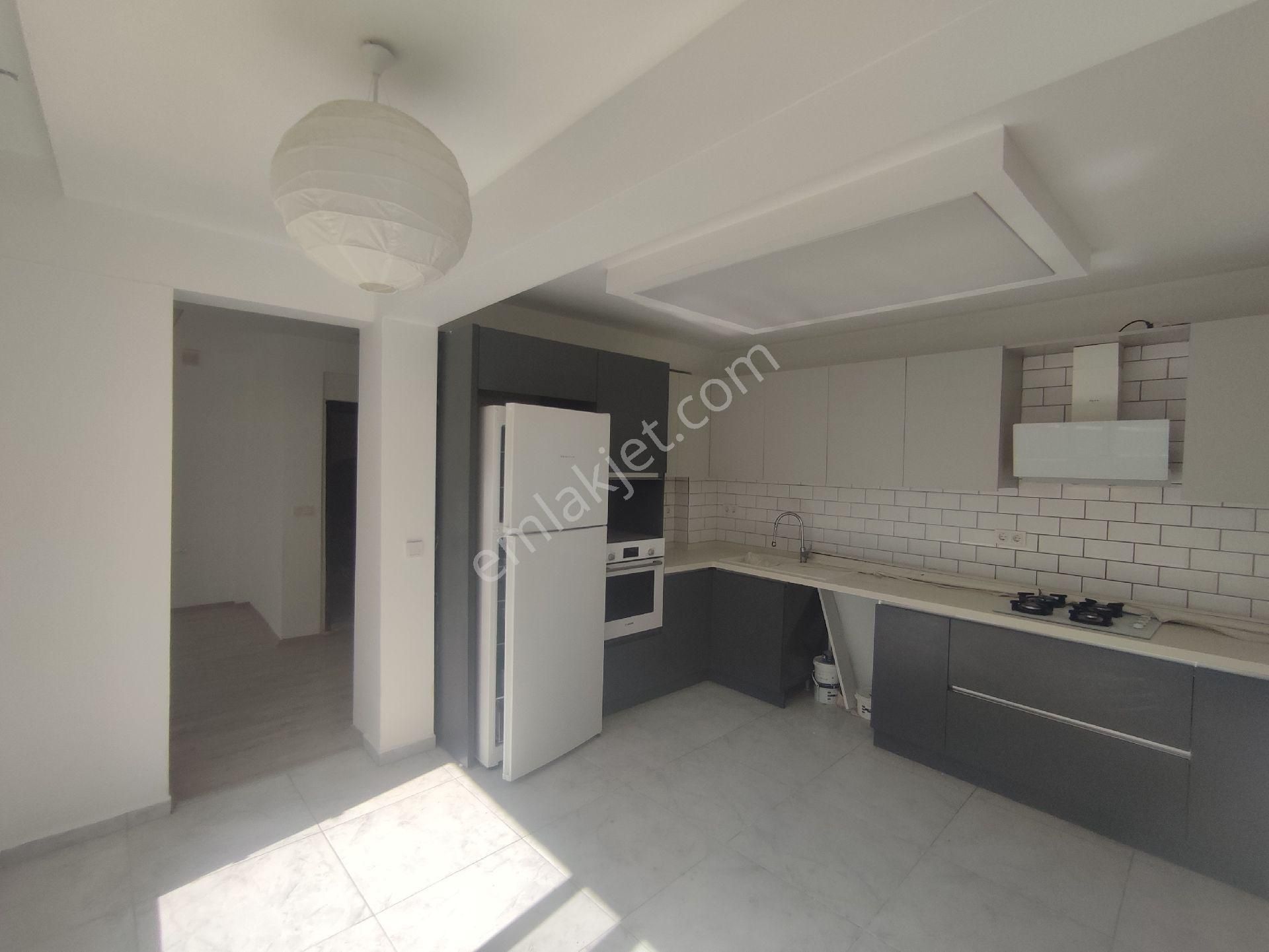 Kuşadası Marinaya Yürüyüş Mesafesinde 2+1 Satılık Bahçe Kat Daire