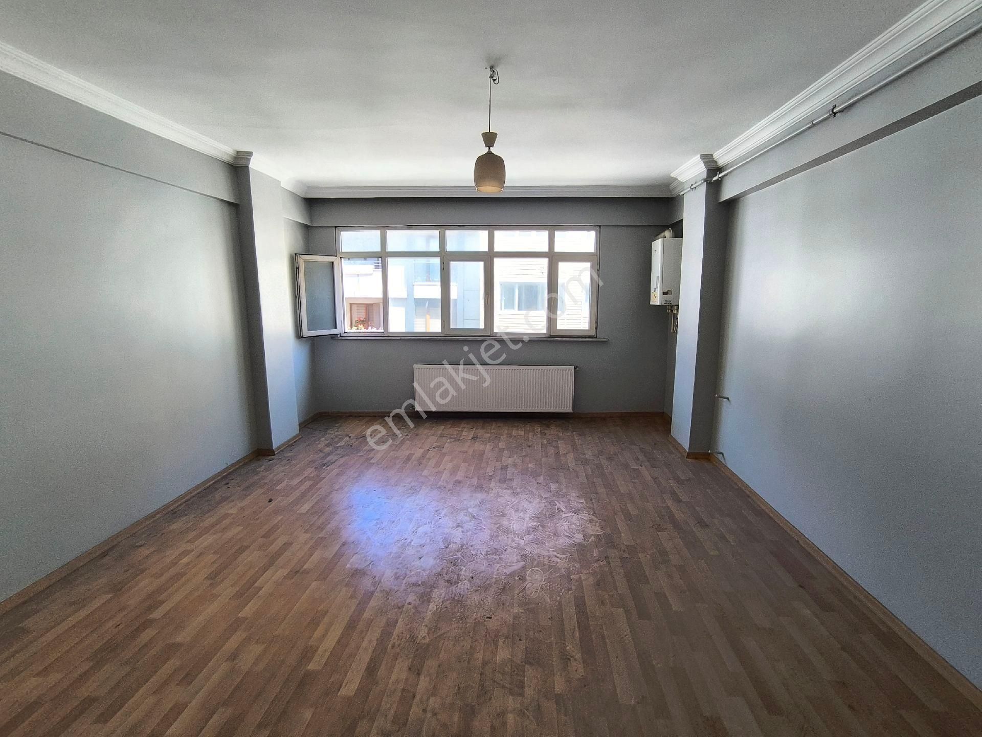 Kağıthane Çağlayan Vatan Cad.2+1 İskanlı 3.kat Asansörlü Satılık Daire