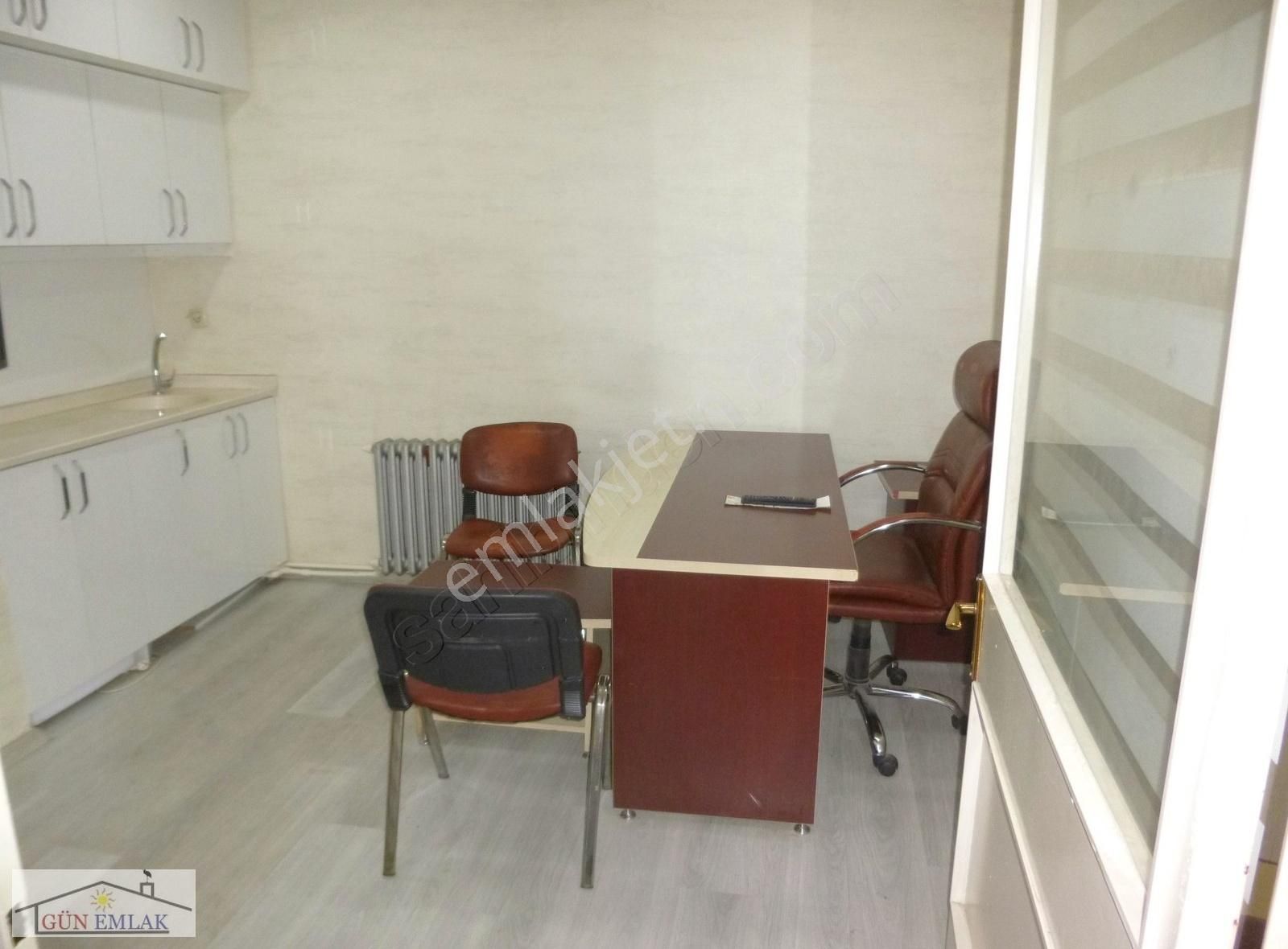 Gün Emlak'tan Yenimahalle Alemdar İş Merkezinde Giriş Kat Ofis