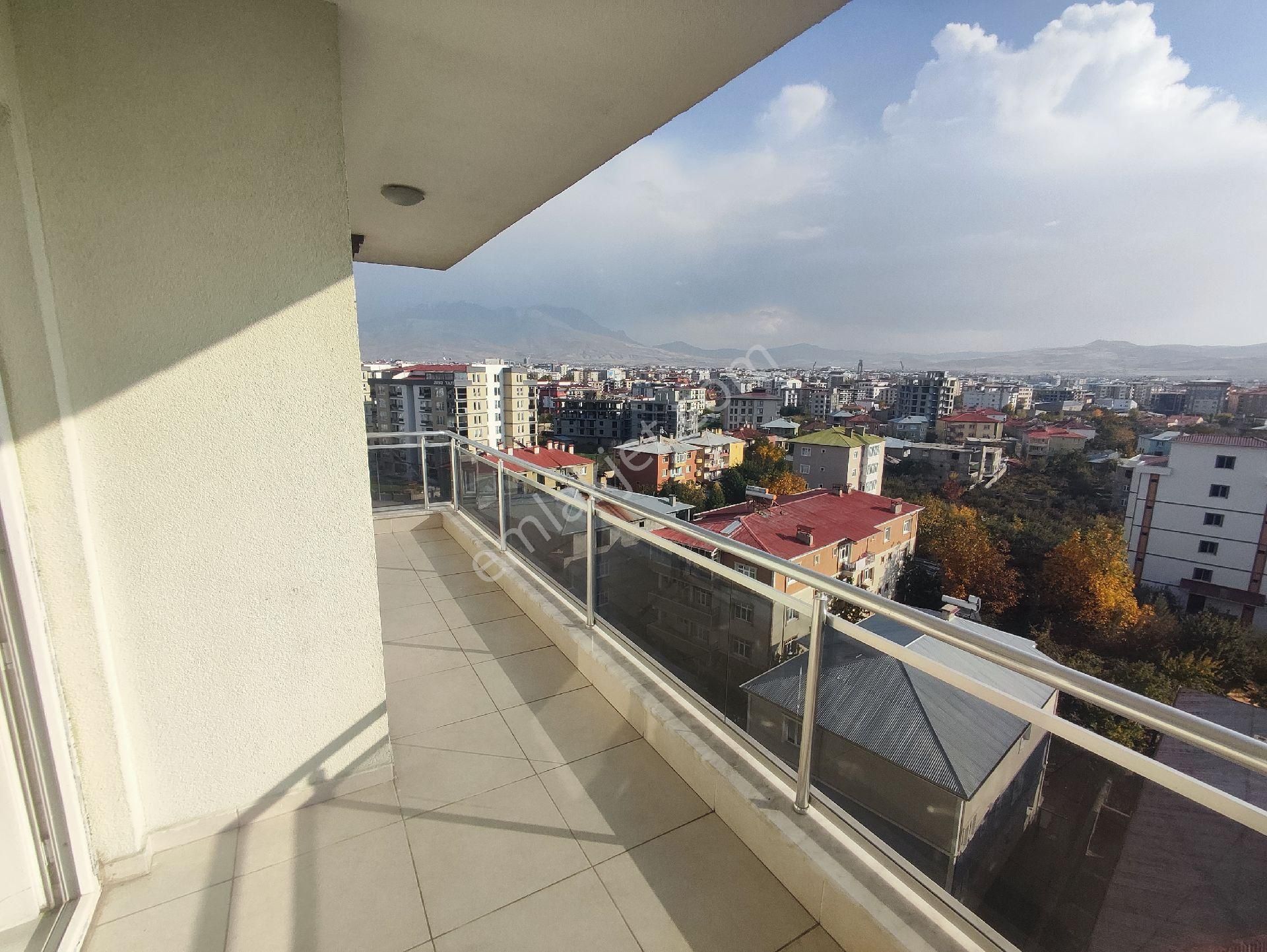 Emniyet Adliye Arkası Akka Monec Sitesi Köşe Daire
