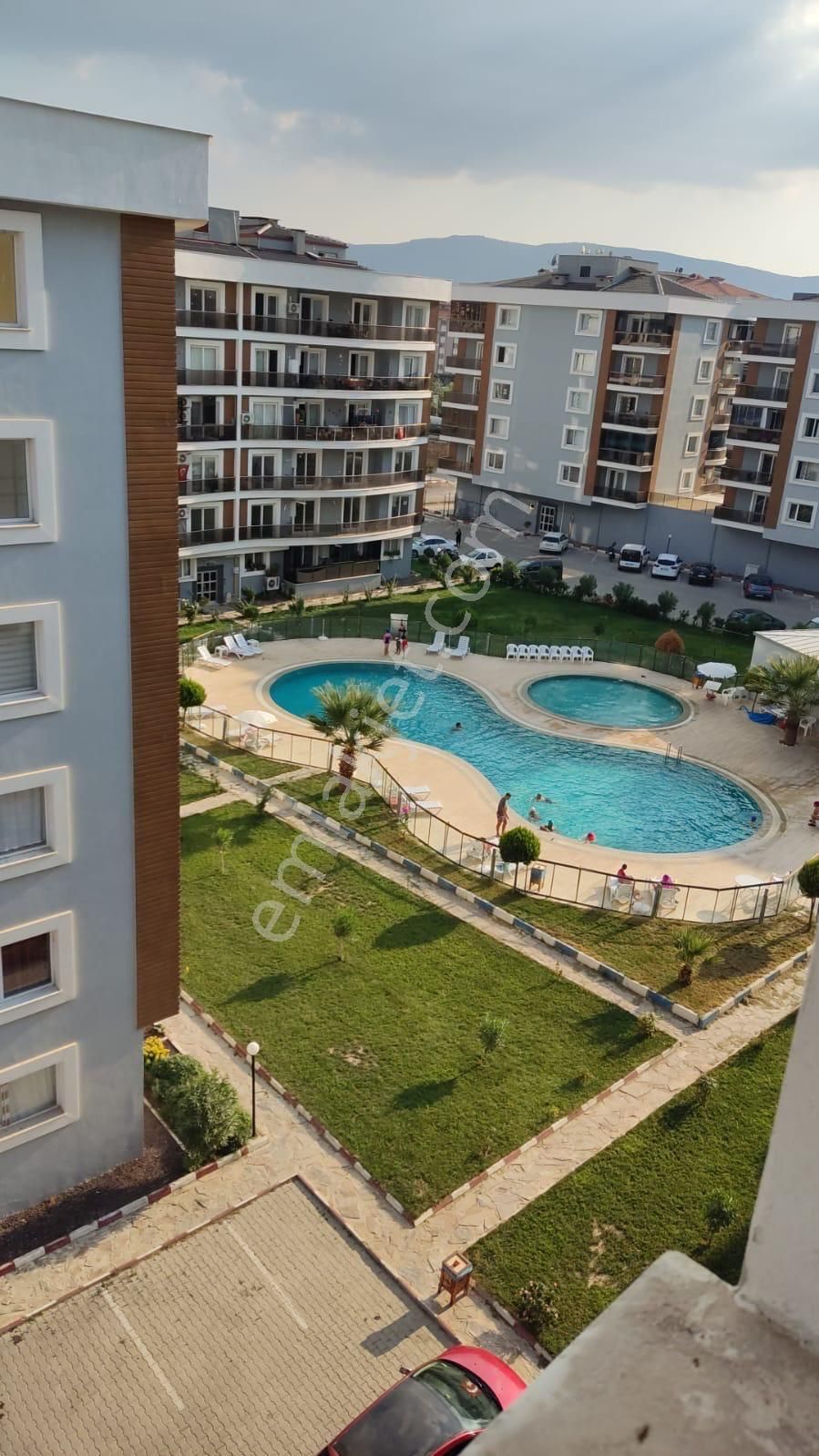 Havuzlu Lüx Sitede Geniş 3+1 Kiralık Daire