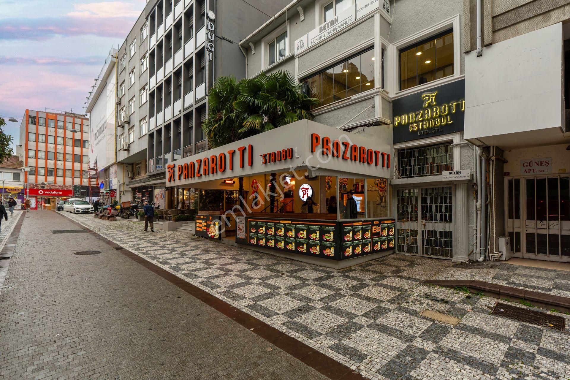 Kadıköy Merkez 'de Komple Kiralık İş Hanı Bina
