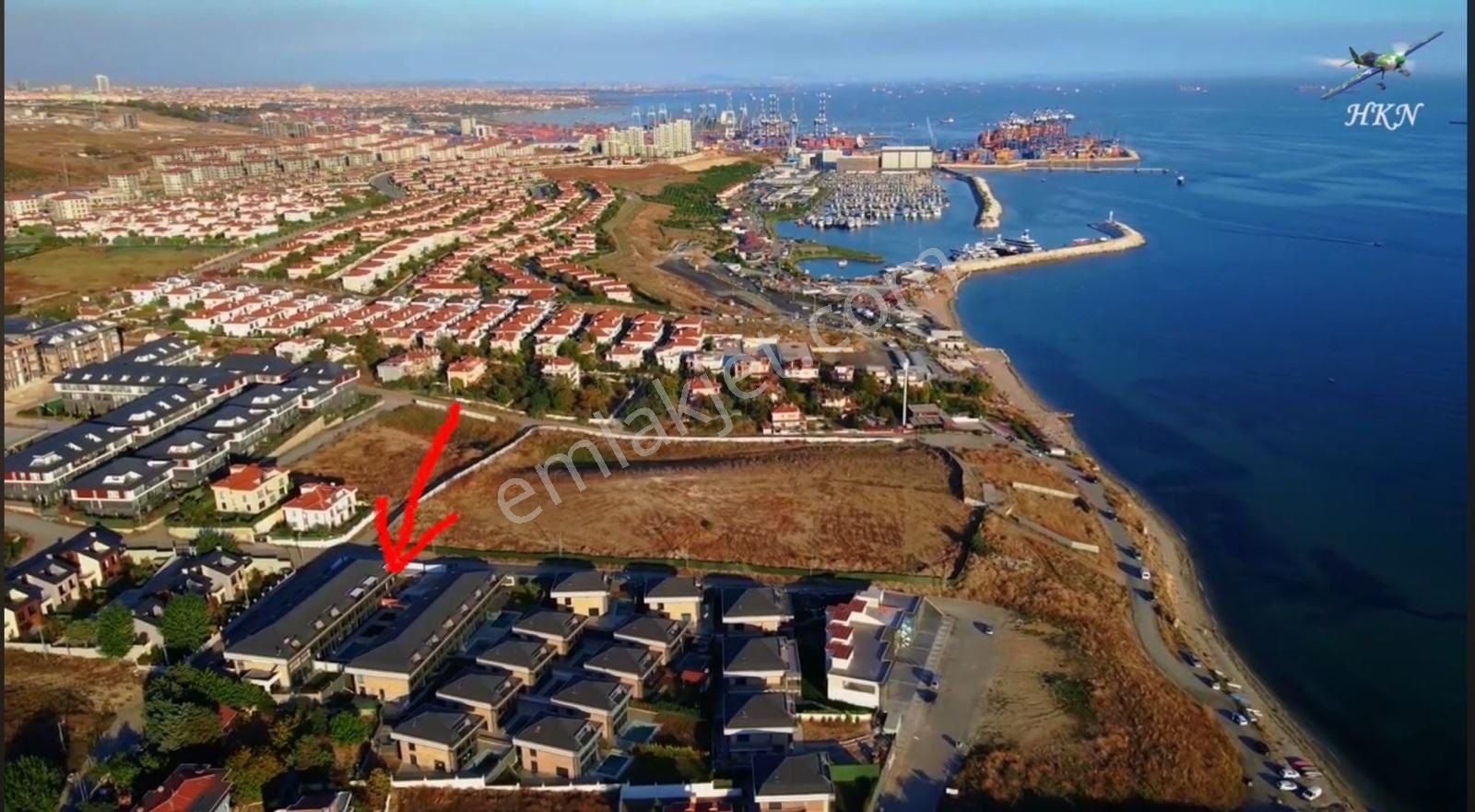 Beylikdüzü Yakuplu Marina’da Denize Sıfır Satılık Villa