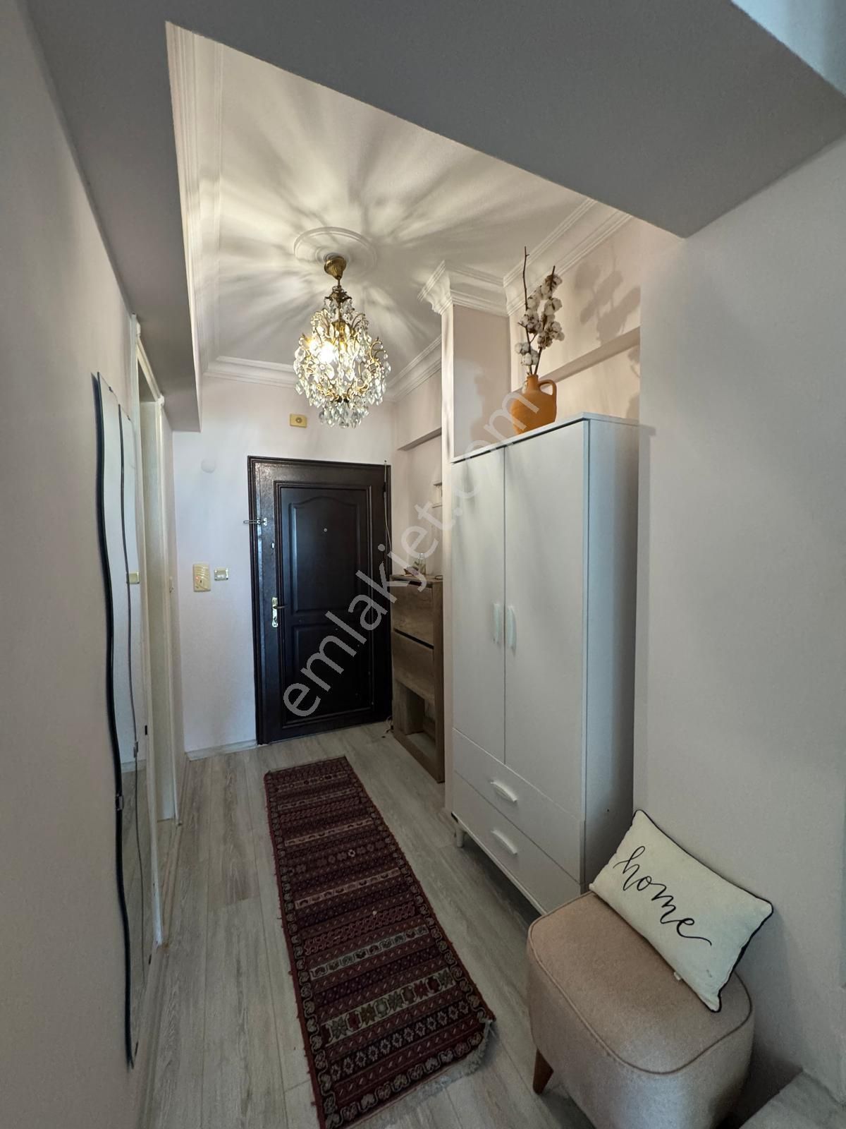 Kemeraltında Deniz Manzaralı 3+1 Eşyalı Üst Dubleks Daire