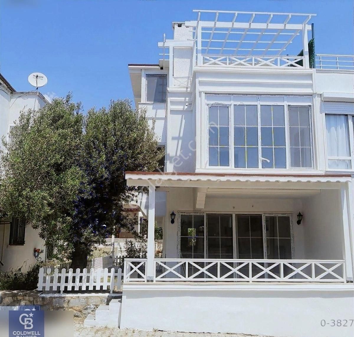 Kıyıkışlacıkta Özel Plajlı İkiz Tripleks Yazlık