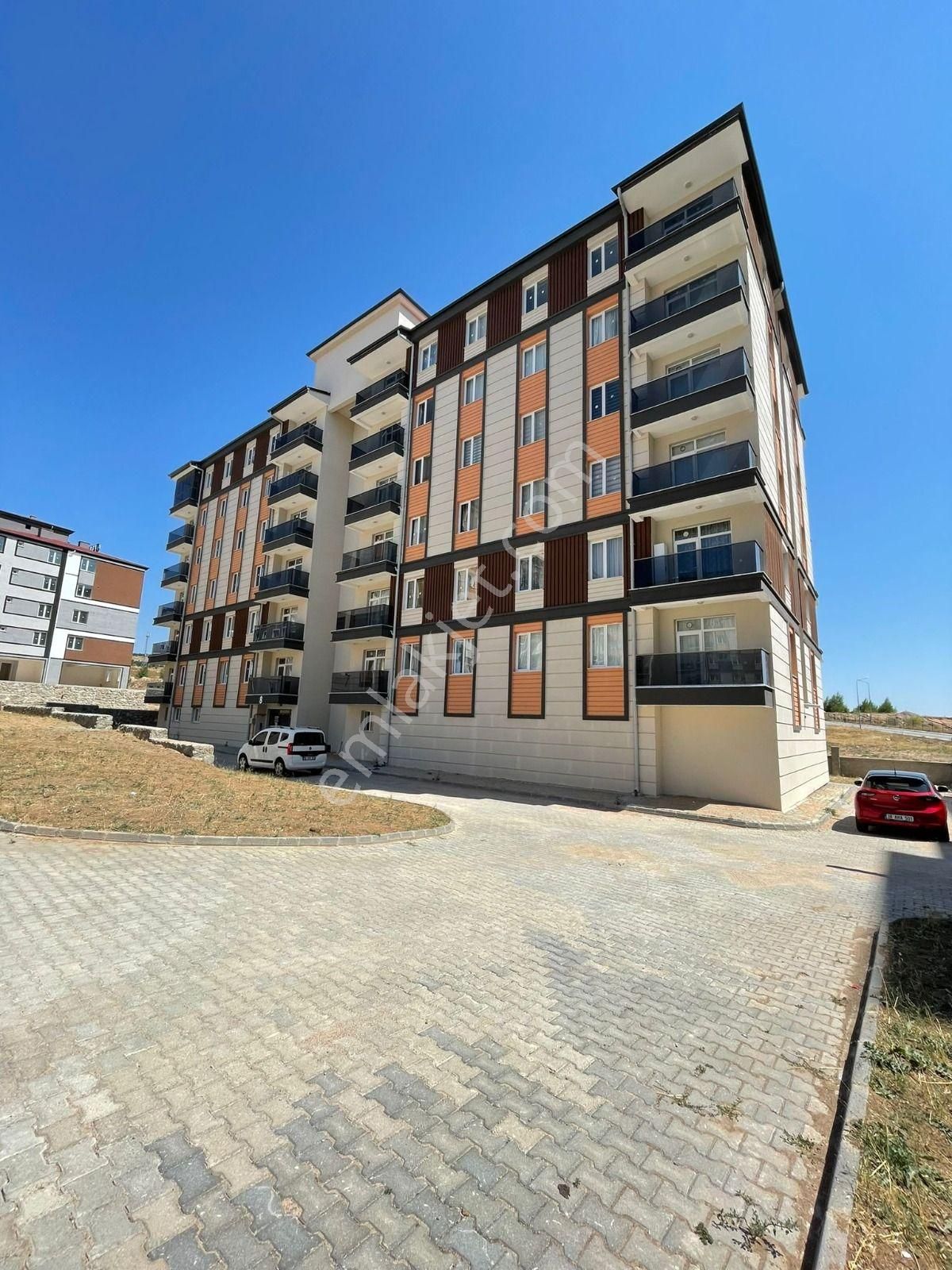 Üniversite Yolu Üzerinde 2+1 Eşyalı Kiralık Daire**burcu Emlak**