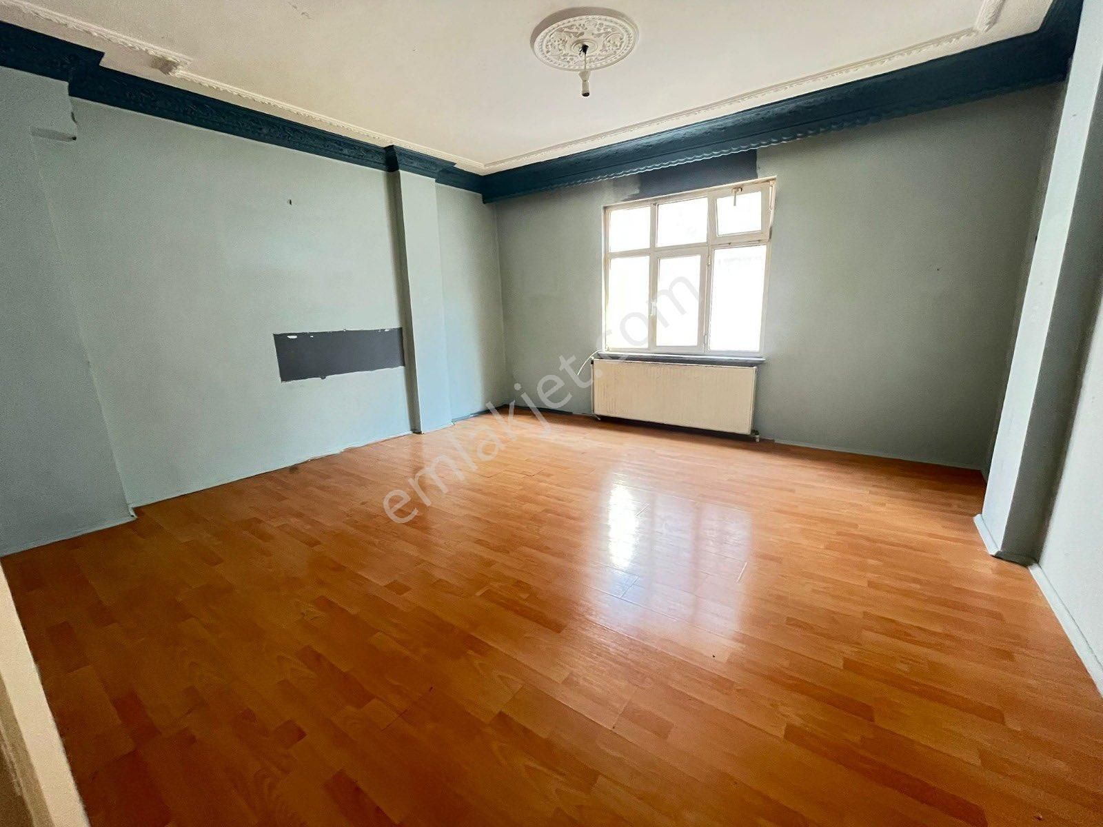 İmren Gayrimenkkulden Kiralık 2+1 85 M2 3.kat Sefaköy Merkezde Kemalpaşa Mh.