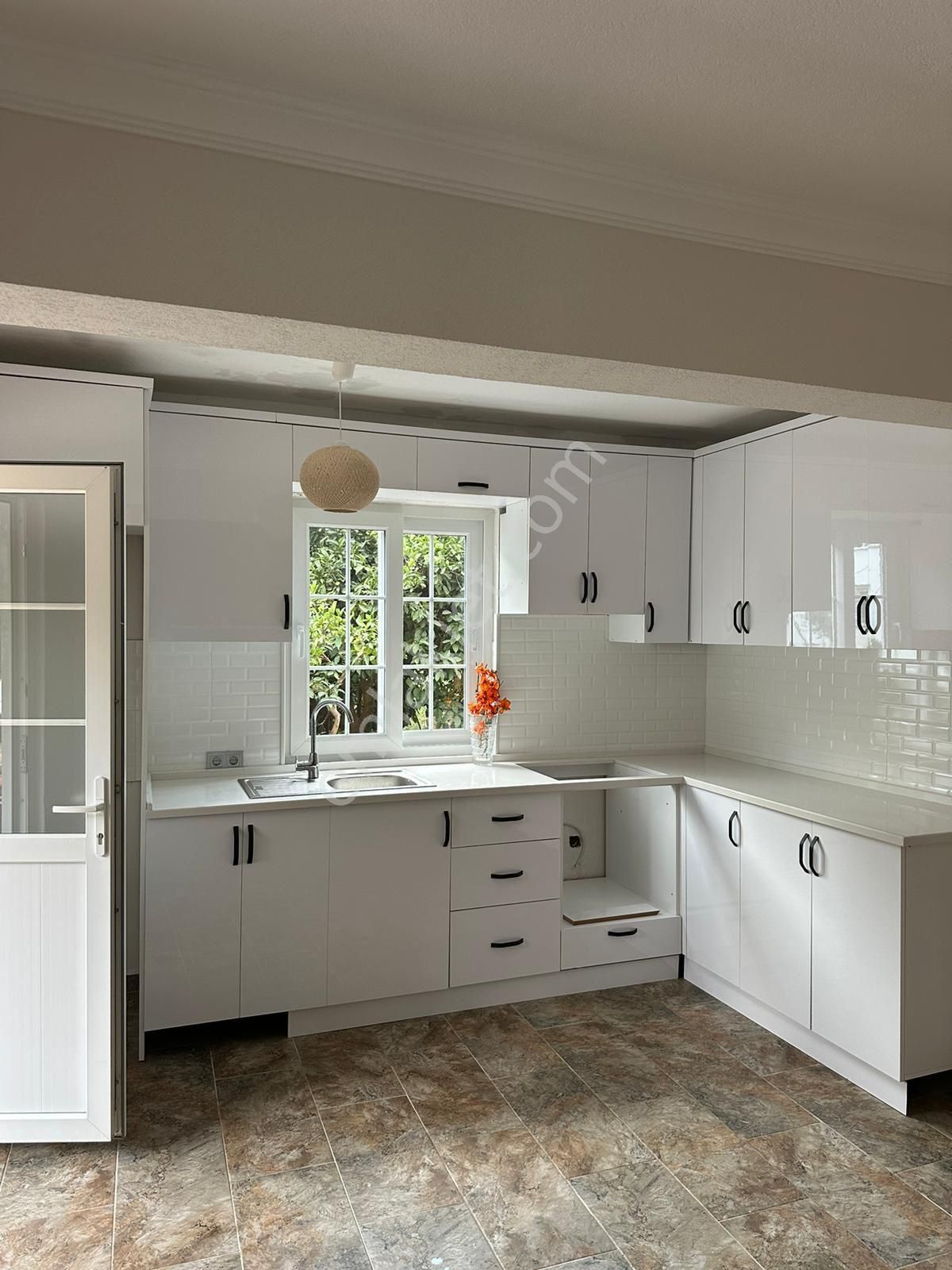 Turgut’ta Kısmi Eşyalı, Müstakil Bahçeli 1+1 Daire - Kiralık - Görsel 3